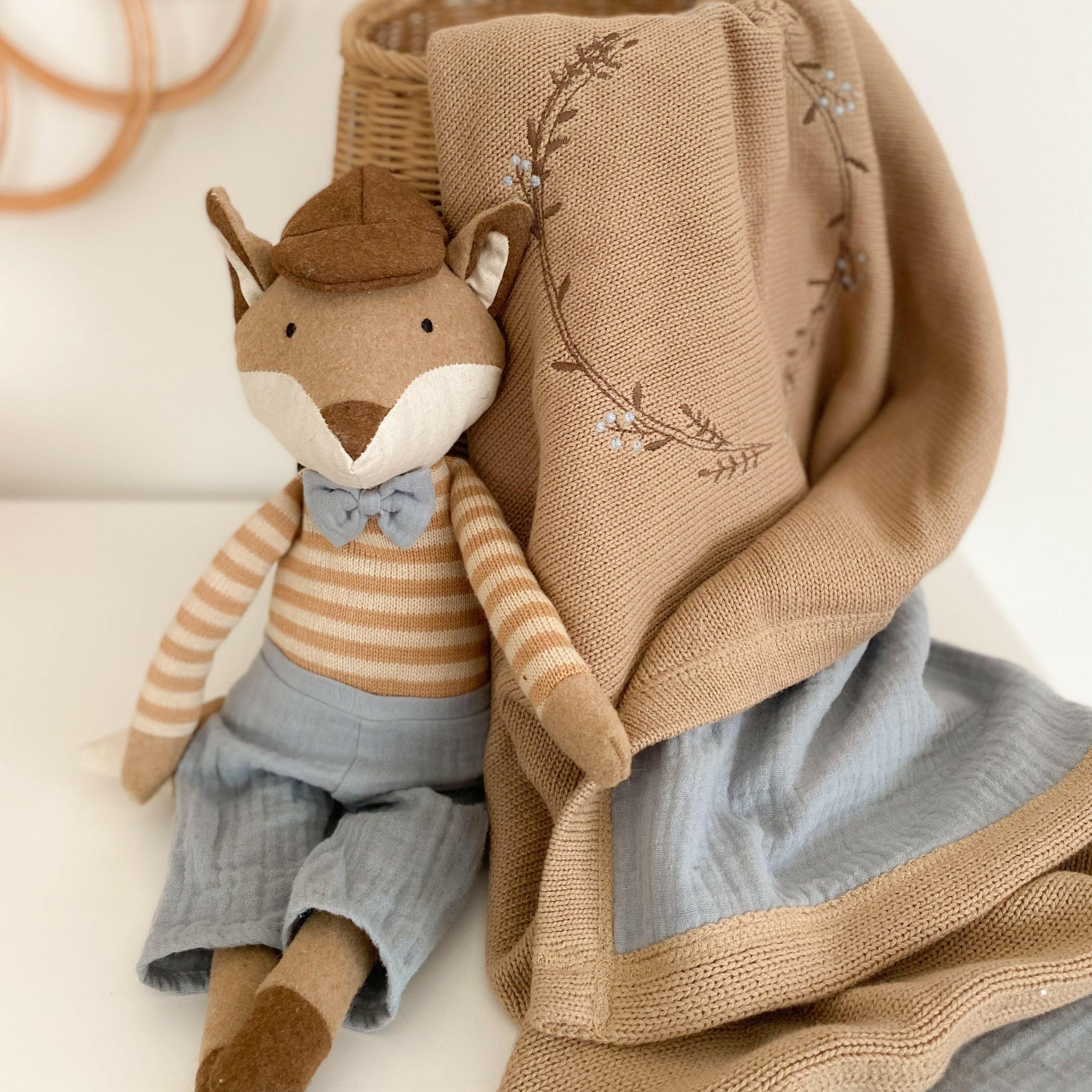 WREATH EMBR. DOUBLE SIDED BLANKET - BROWN Blanket MON AMI
