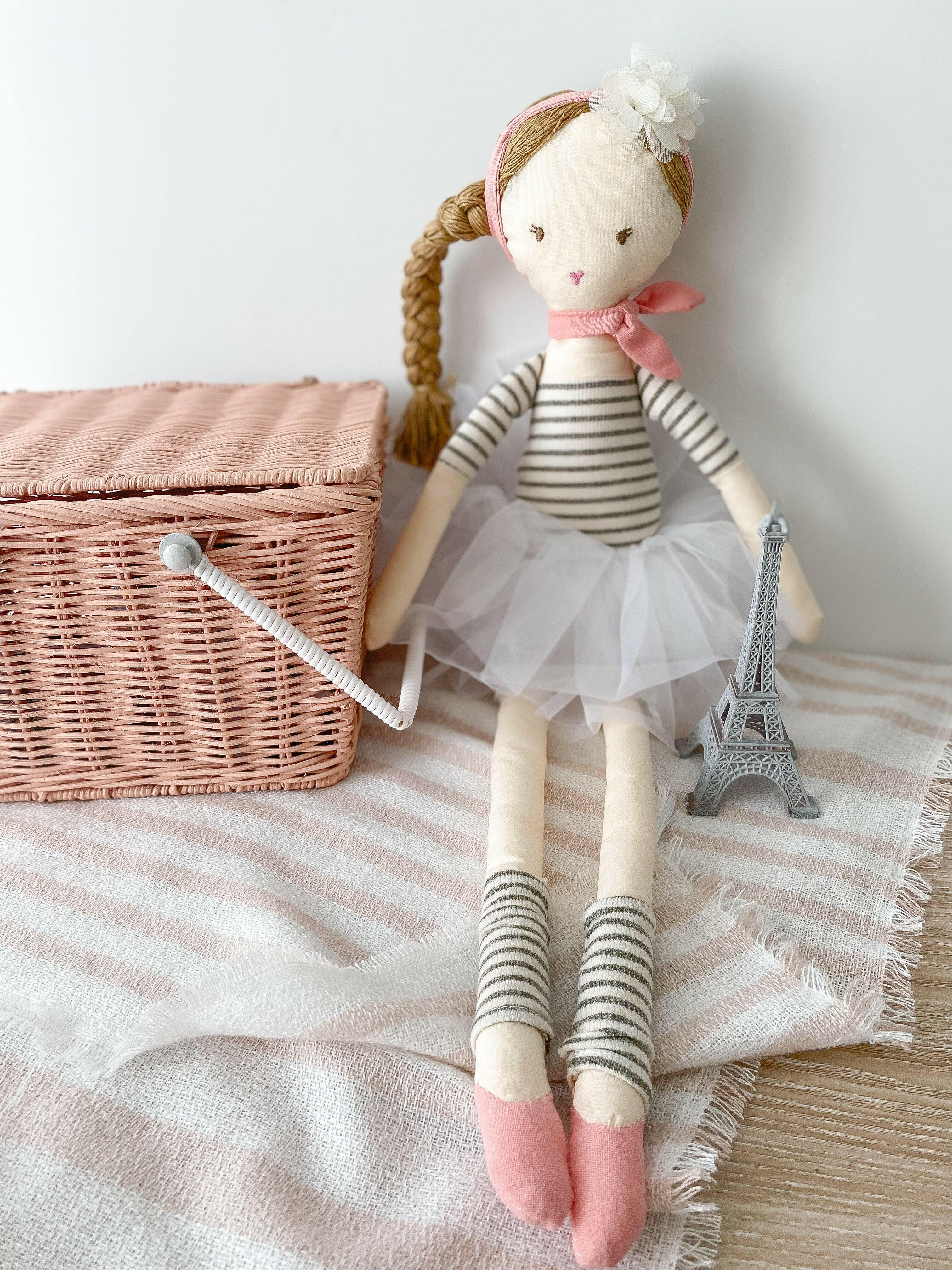VIVIENNE PARISIAN DOLL Doll MON AMI