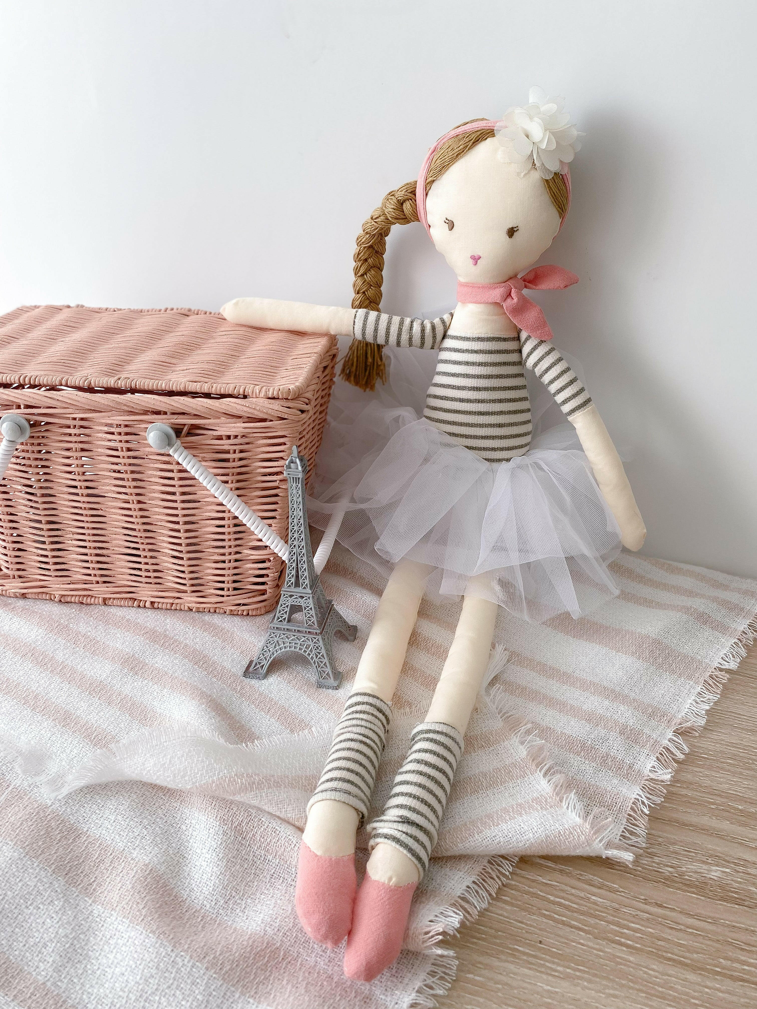 VIVIENNE PARISIAN DOLL Doll MON AMI