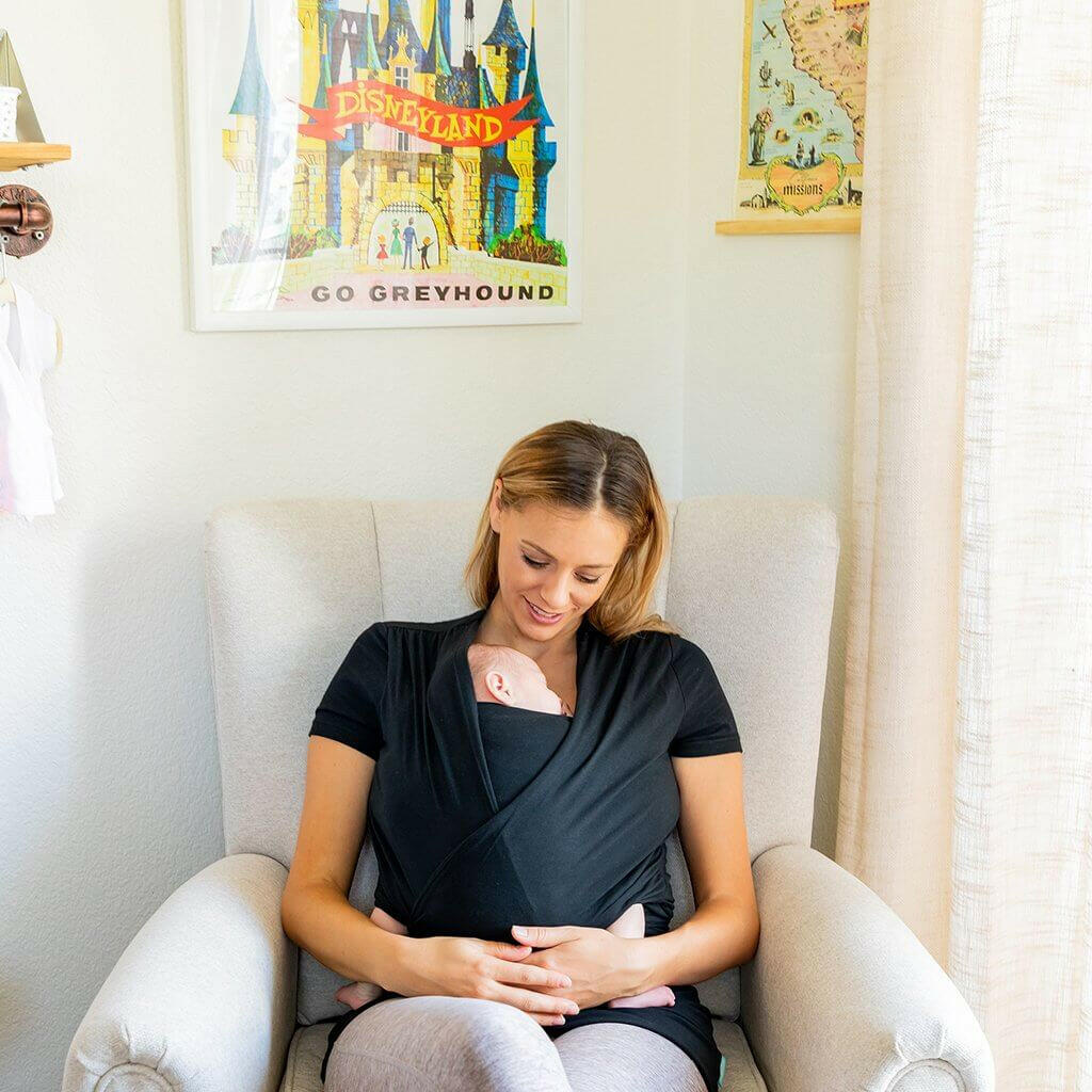 Bump & Beyond T-Shirt Wrap - Black Baby Essentials Moby