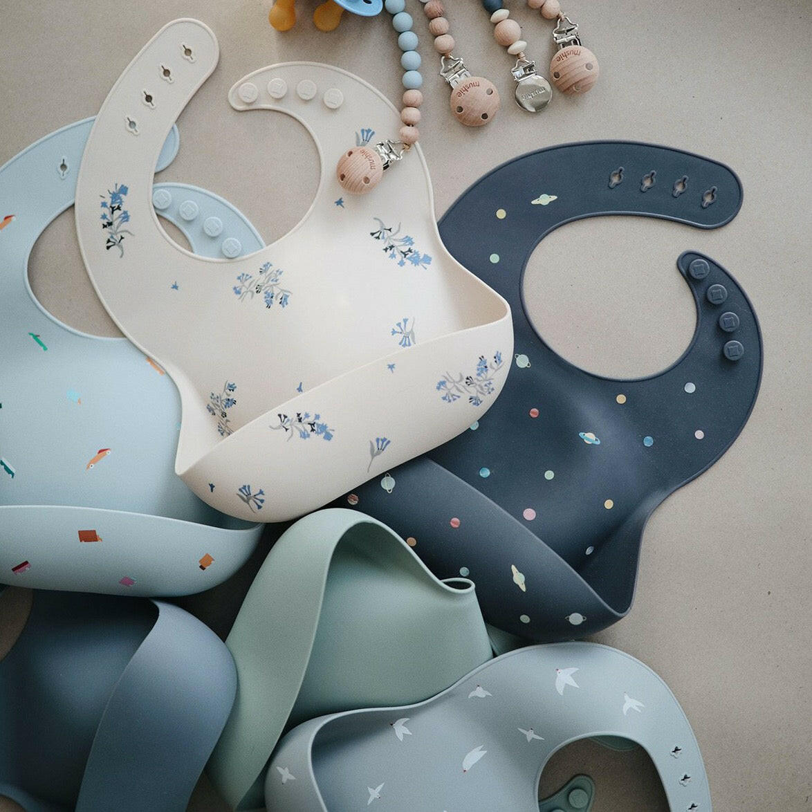 Silicone Baby Bib - Lilac Flowers feeding Mushie