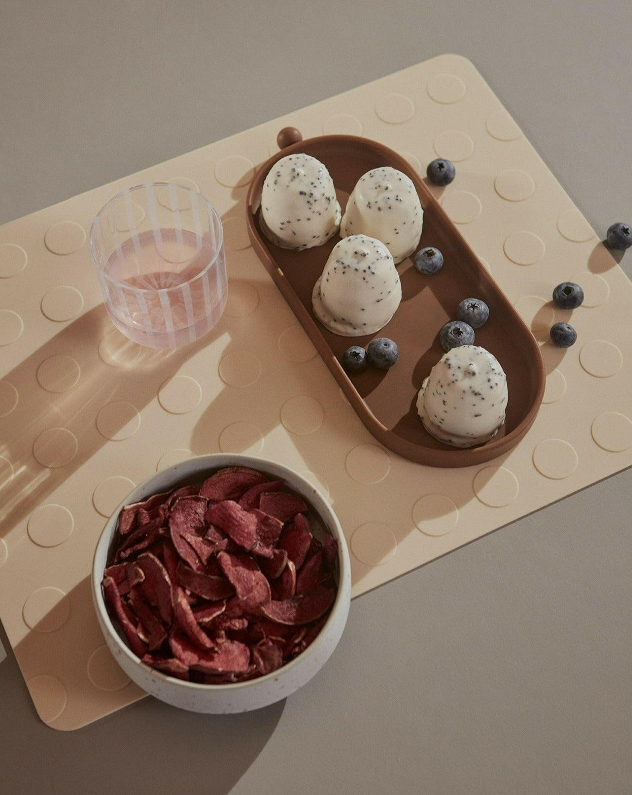 Tiny Inka Tray - Caramel Feeding OYOY