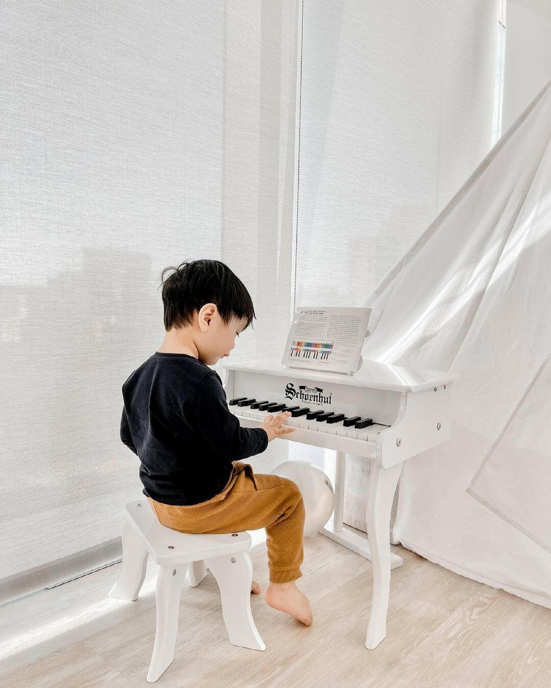 Fancy Baby Grand Piano 30-Key Musical Toys Schoenhut
