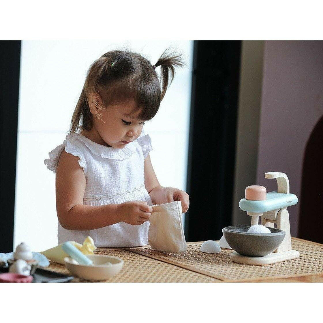 Stand Mixer Set Pretend Play PlanToys