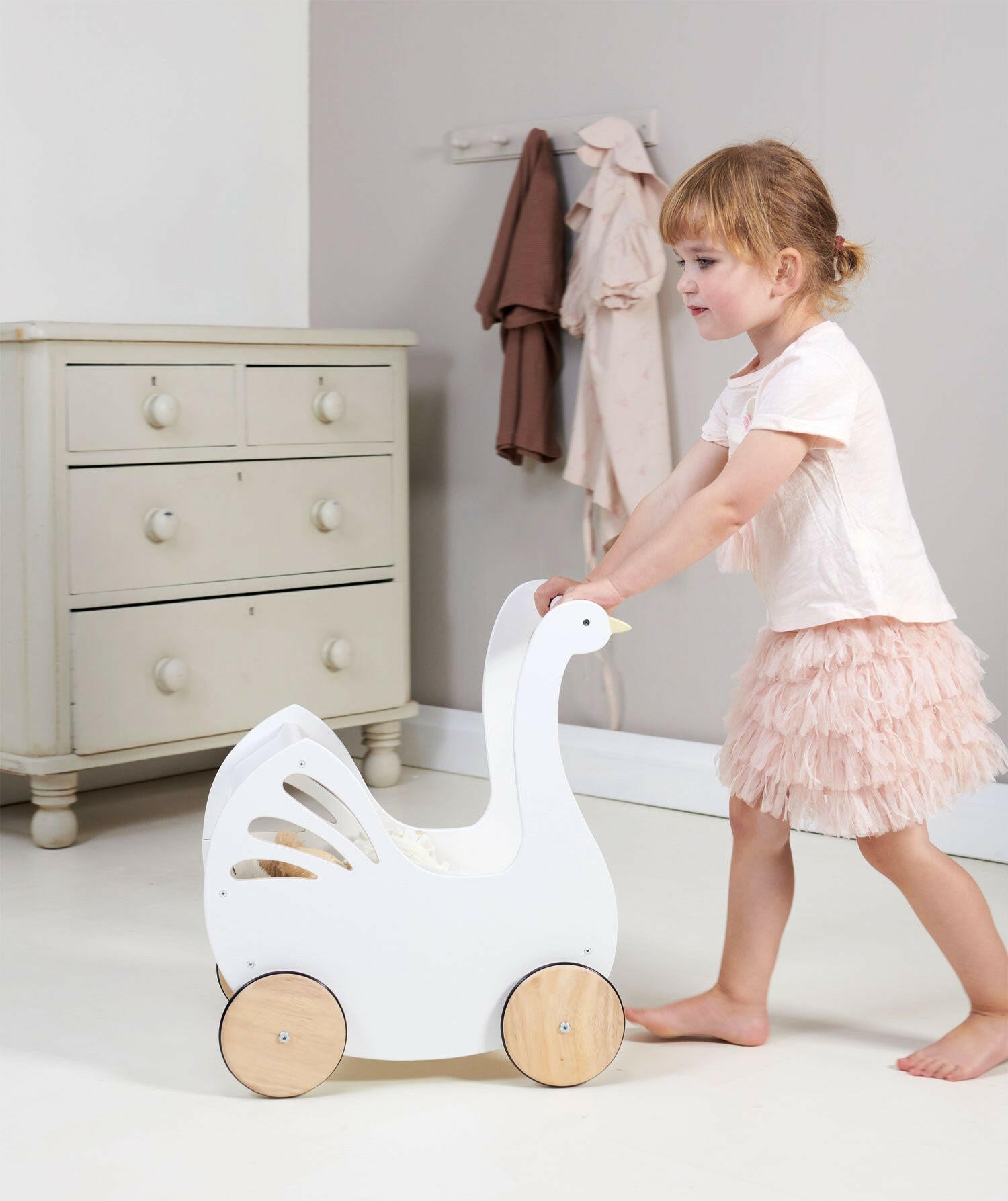 Sweet Swan Pram  Tender Leaf