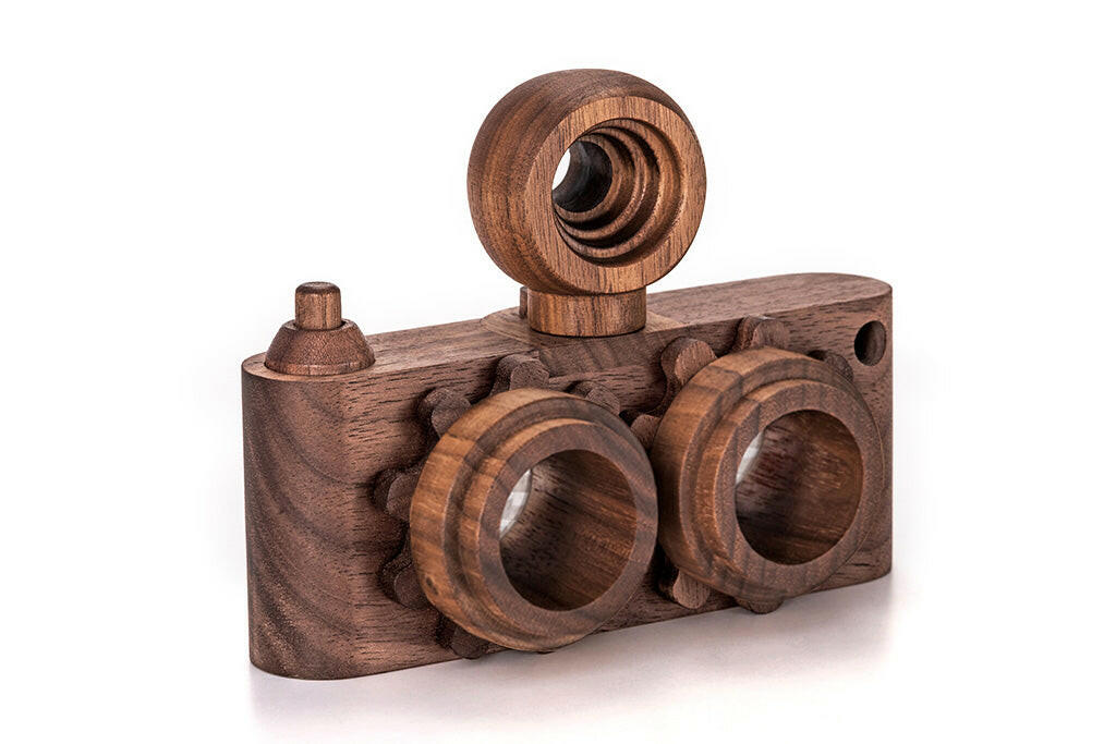 Twinkle Camera - Walnut wooden toy Father's Factory + no.3 Round Wooden Toy Flash