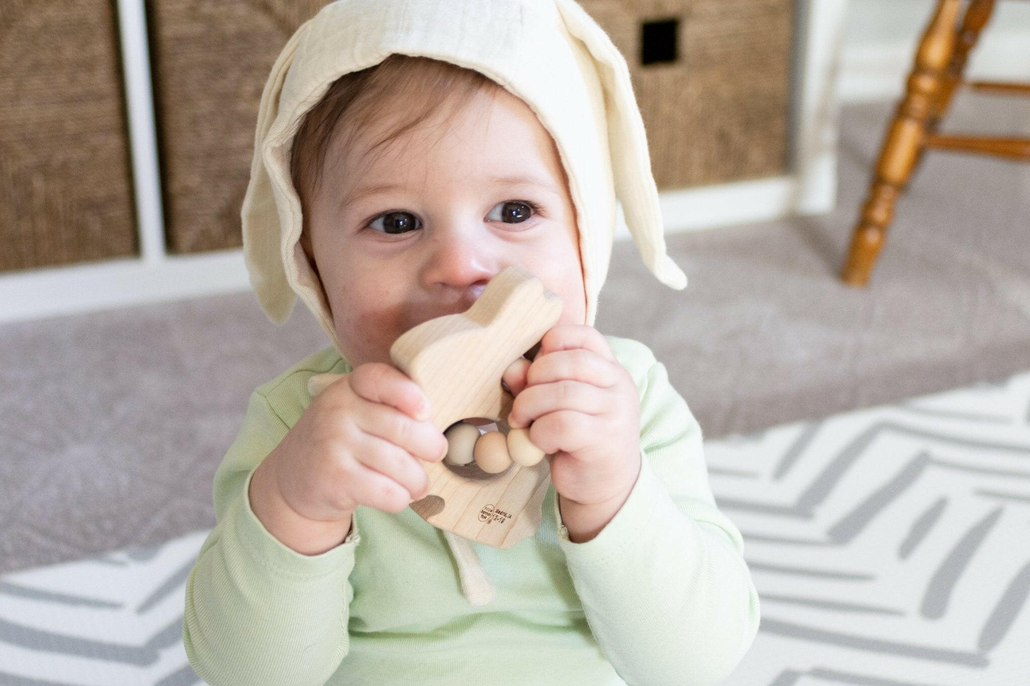 Bunny Wooden Grasping Toy with Teething Beads Grasping Toy Bannor Toys