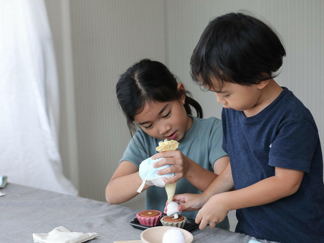 Cupcake Set Pretend Play PlanToys