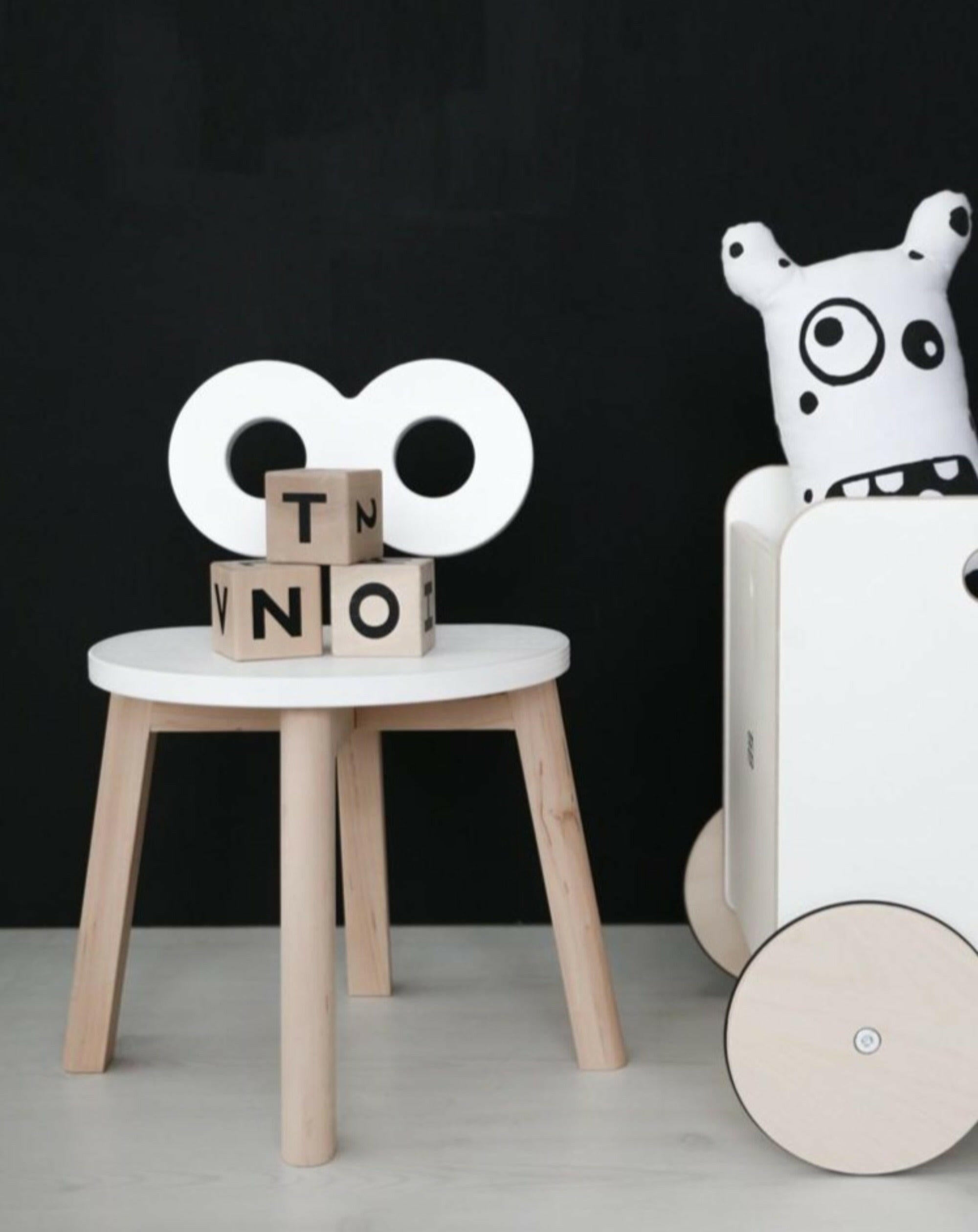 Double-O Children's Chair White Children's Furniture Ooh Noo