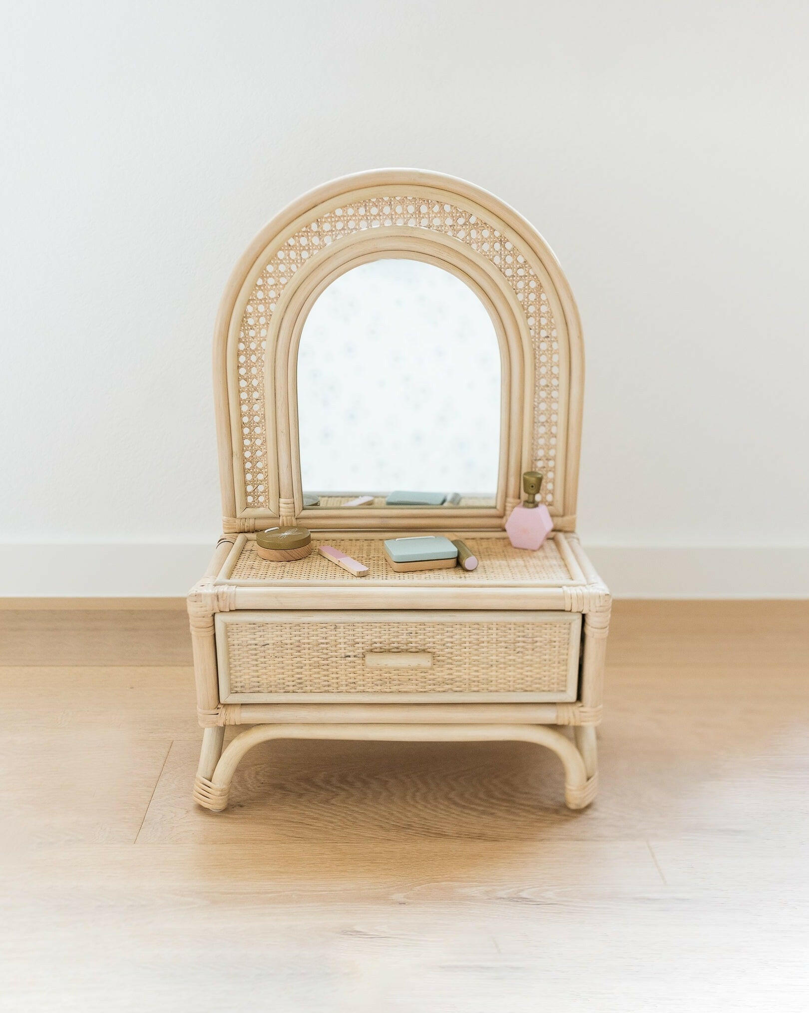 Arch Kids Floor Vanity Furniture Ellie & Becks Co.