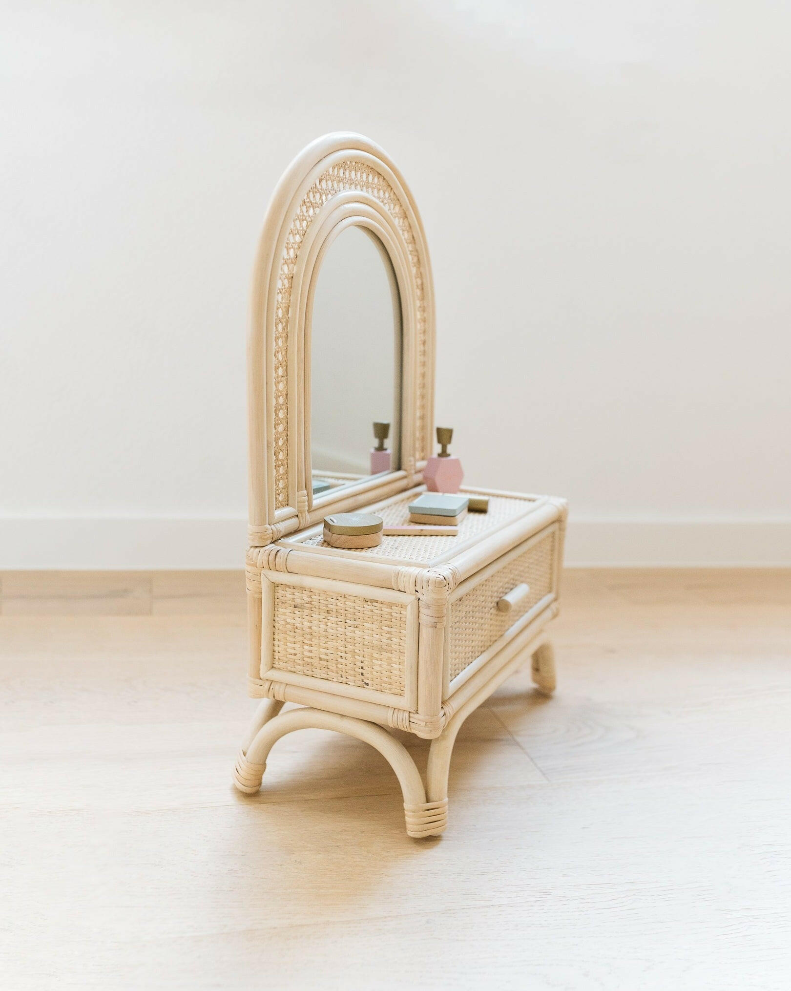 Arch Kids Floor Vanity Furniture Ellie & Becks Co.