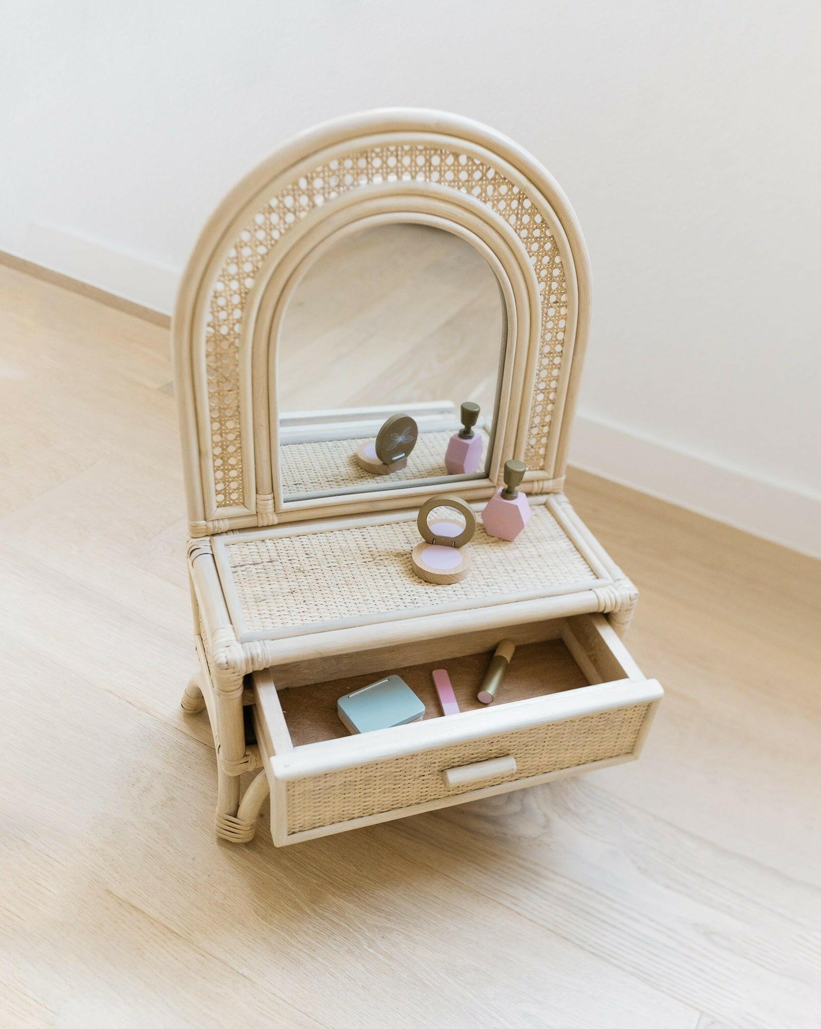 Arch Kids Floor Vanity Furniture Ellie & Becks Co.