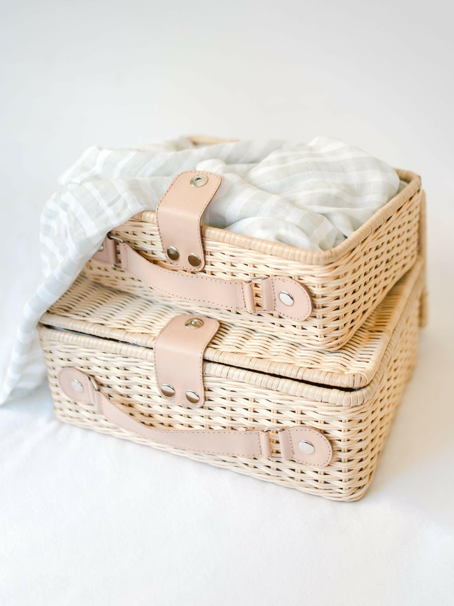 Wicker Suitcases Organization Ellie & Becks Co. Suitcase Set