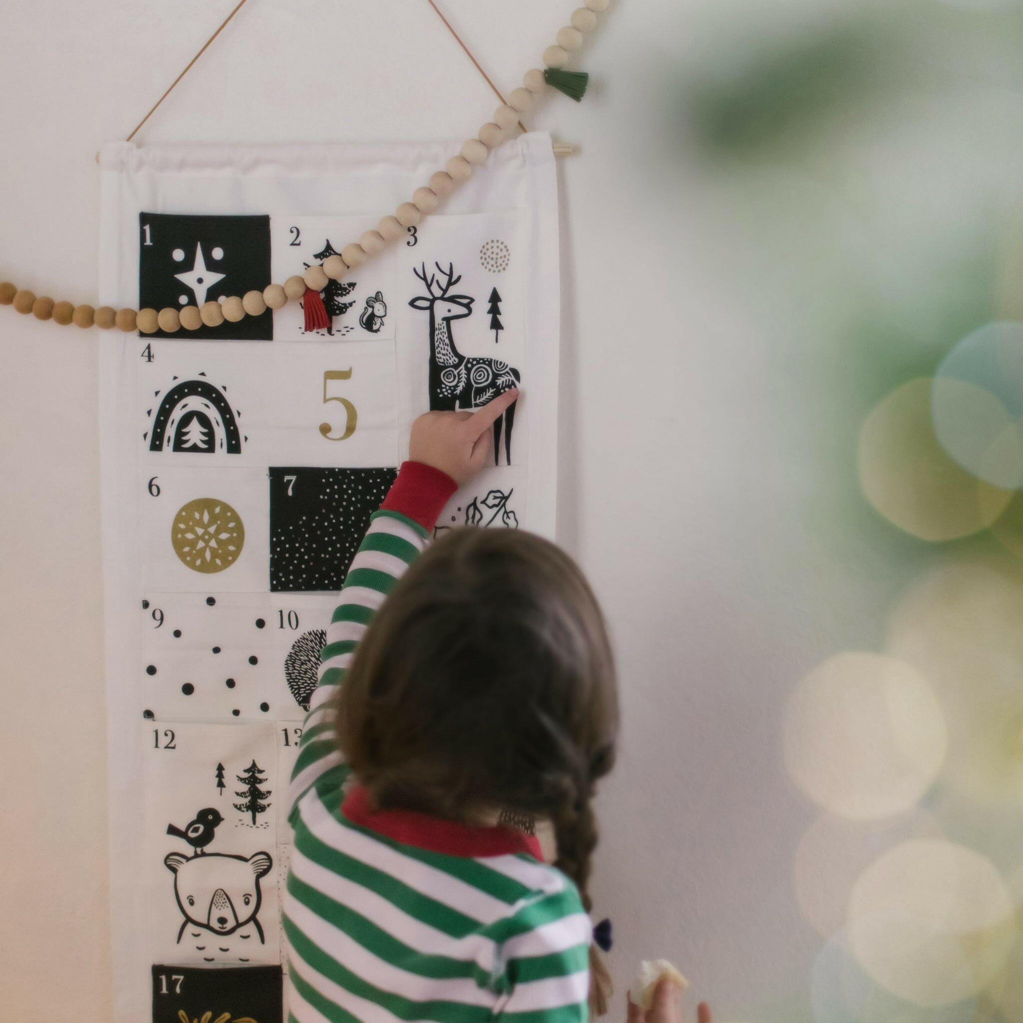Festive Friends 24 Pocket Advent Calendar Christmas Wee Gallery