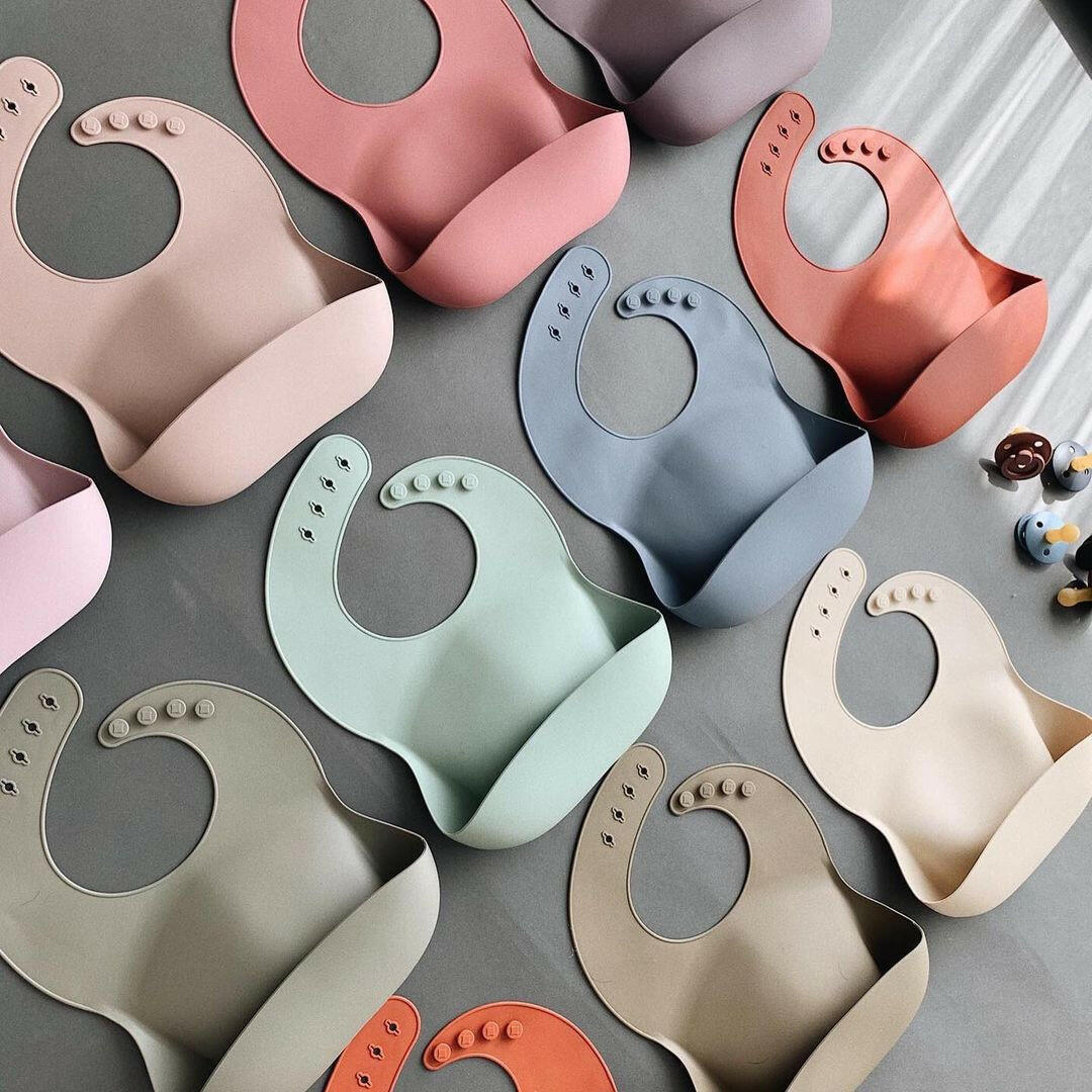 Silicone Baby Bib -Cambridge Blue feeding Mushie