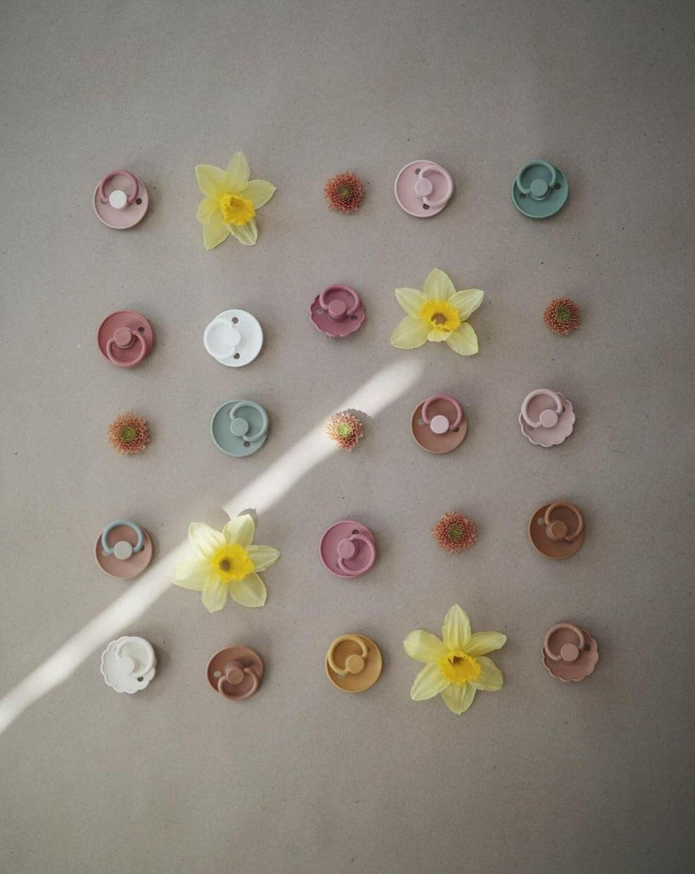 Frigg Natural Rubber Pacifier - Baby Pink Baby Essentials Mushie