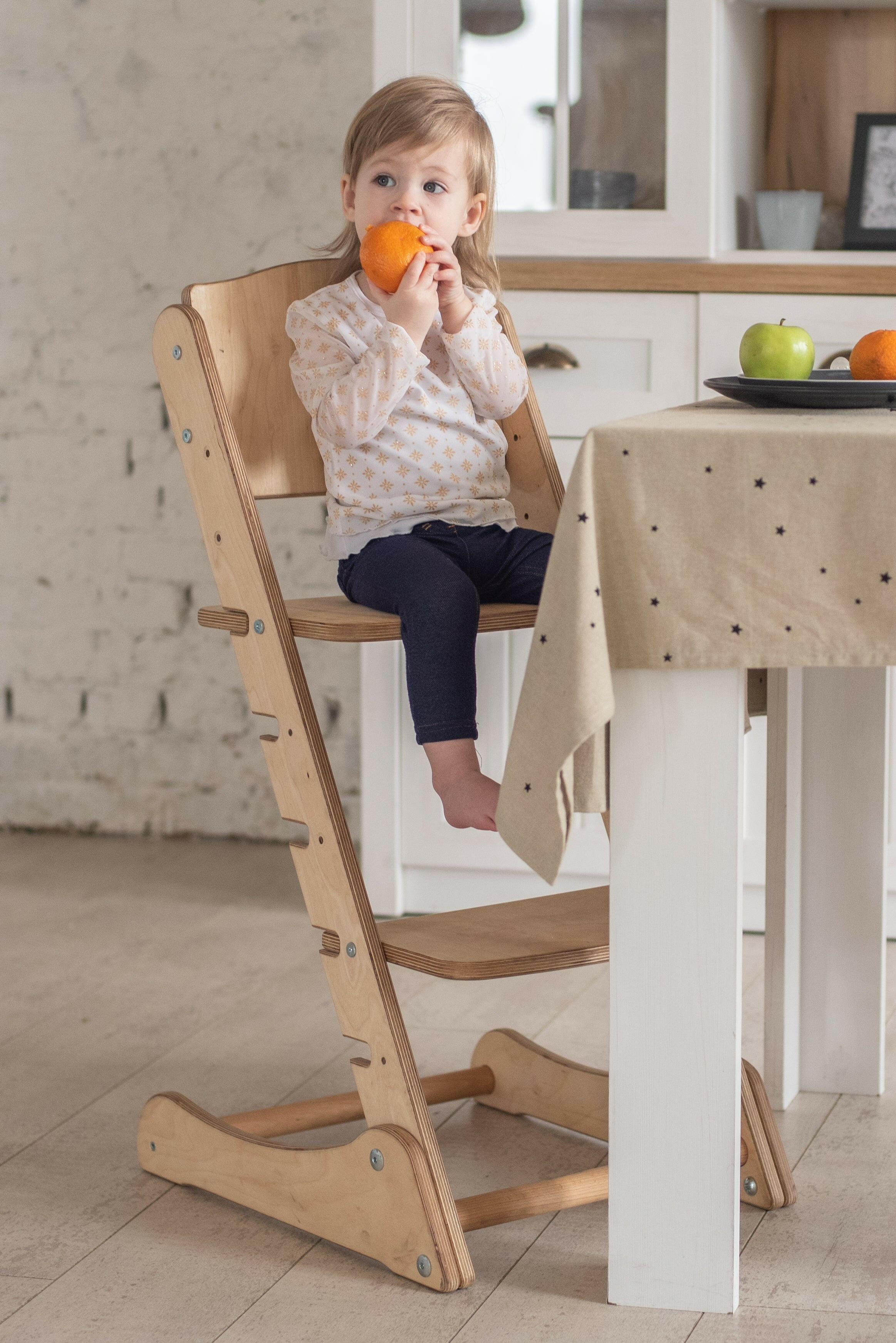 Growing Chair for Kids - Kitchen Helper with Tabletop – Beige Growing chairs Goodevas
