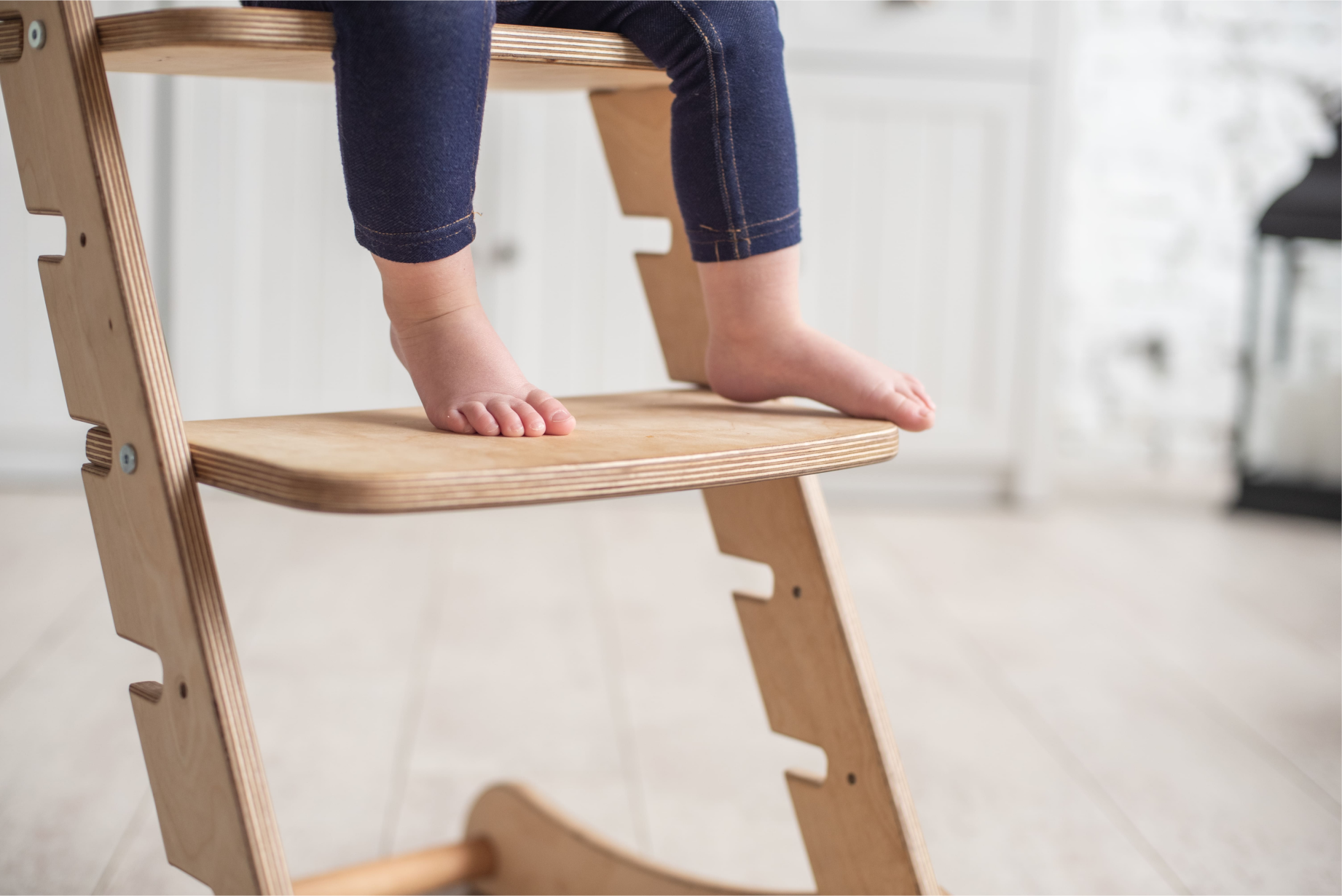 Growing Chair for Kids - Kitchen Helper with Tabletop – Beige Growing chairs Goodevas