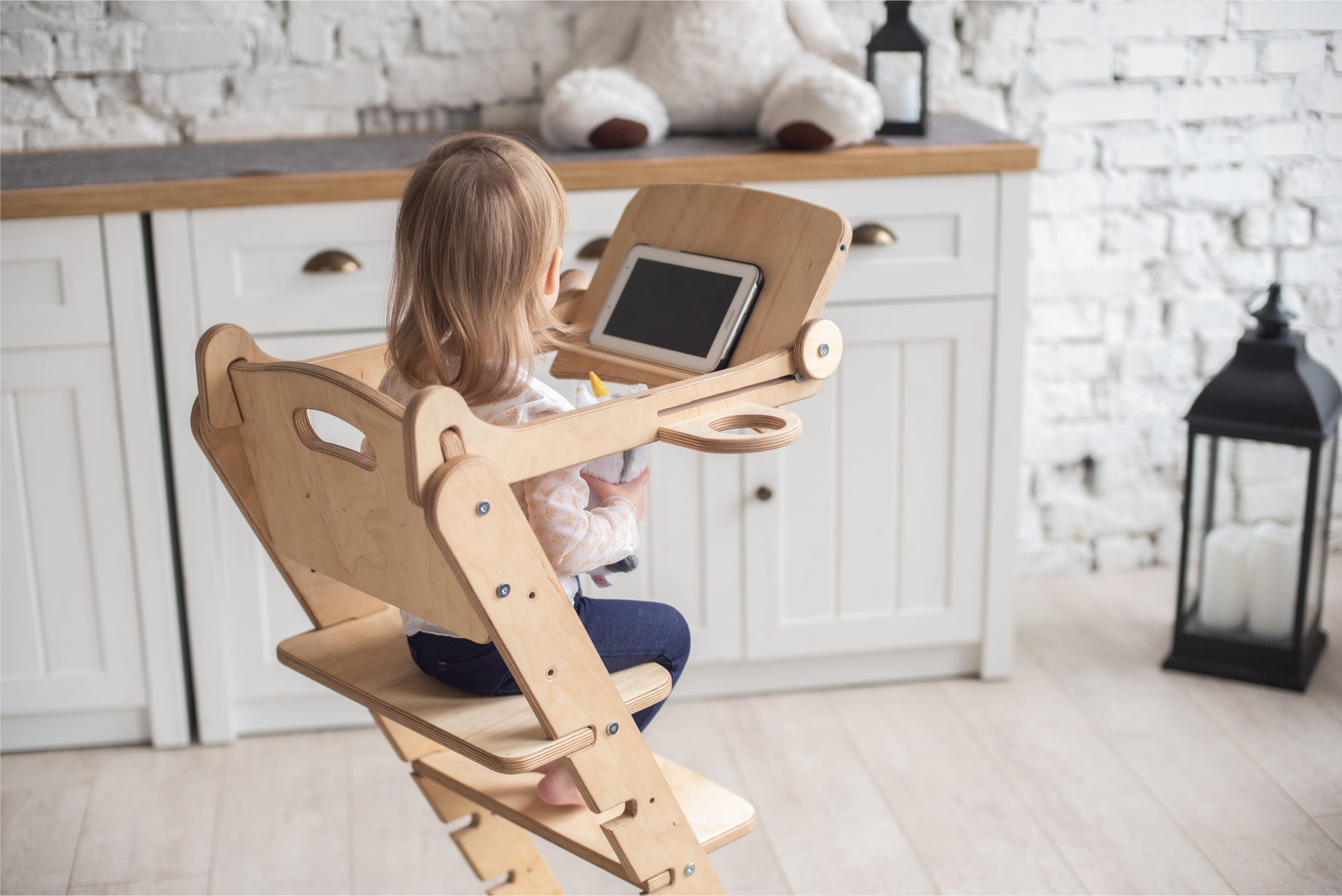 Growing Chair for Kids - Kitchen Helper with Tabletop – Beige Growing chairs Goodevas