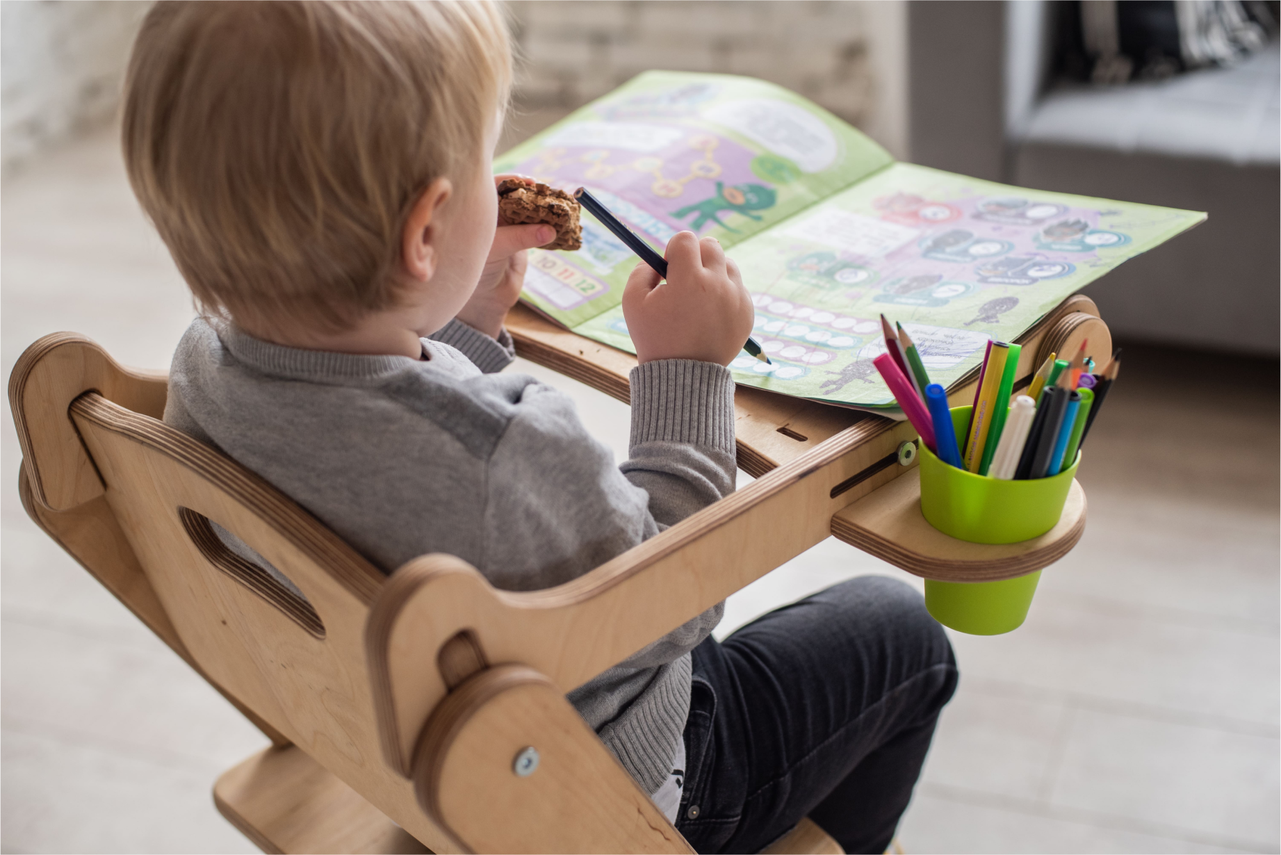 Growing Chair for Kids - Kitchen Helper with Tabletop – Beige Growing chairs Goodevas