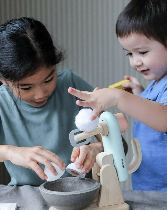 Stand Mixer Set Pretend Play PlanToys