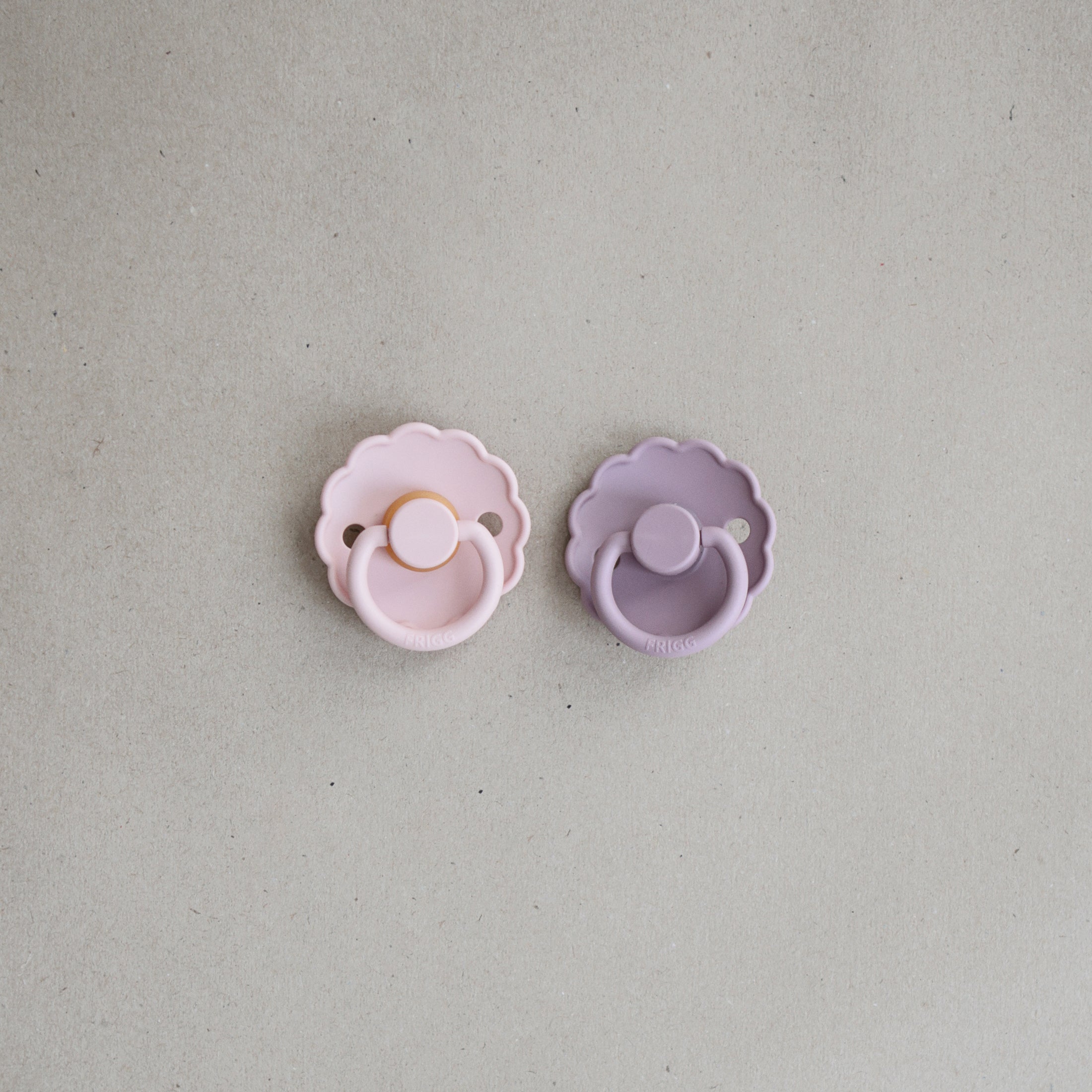FRIGG Daisy Natural Rubber Pacifier 2-Pack