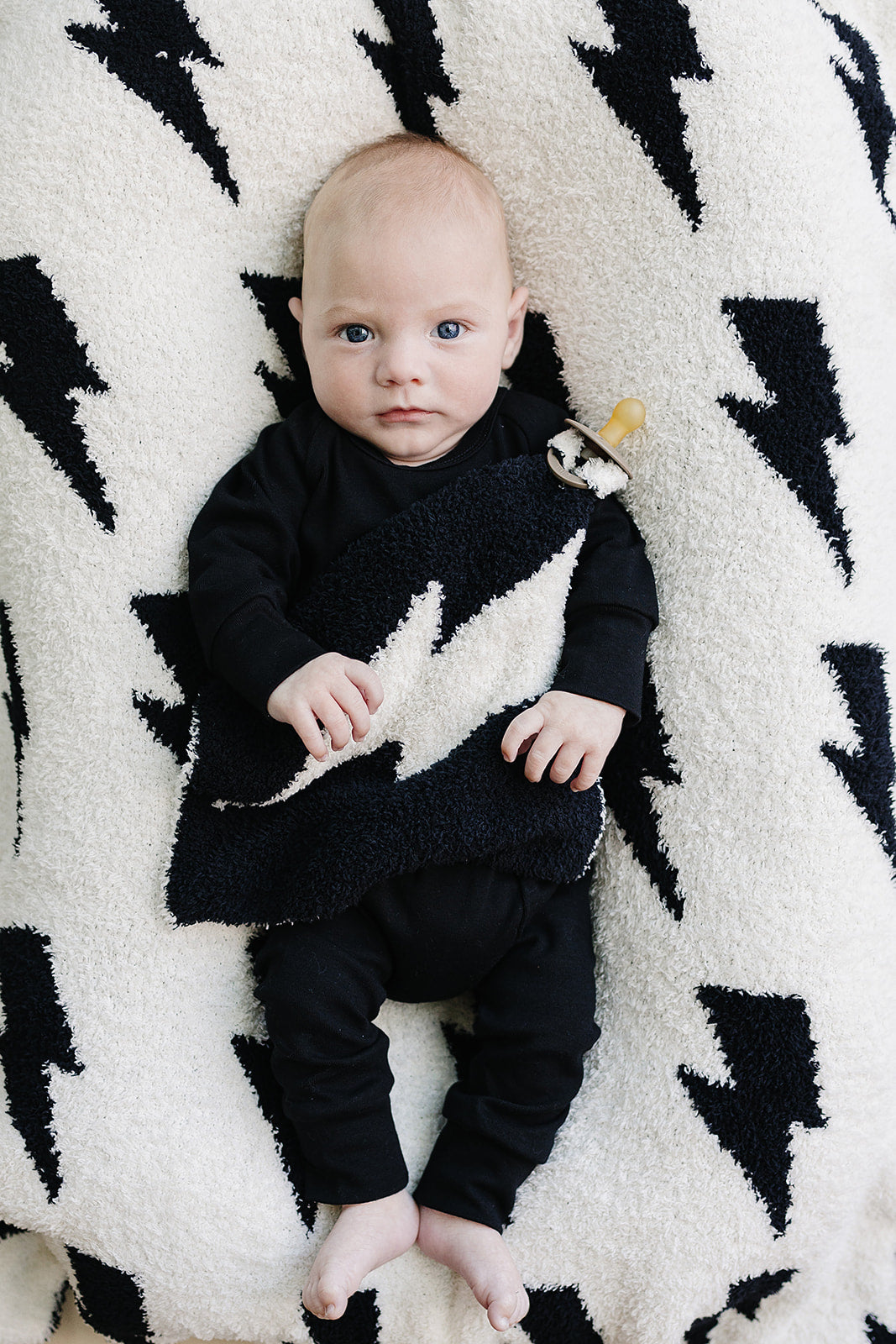 Lightning Bolt Fuzzy Blanket | Black