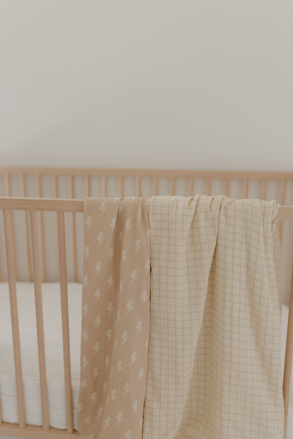 Muslin Quilt | MIS-PRINT Tan & Cream Lightning Bolt