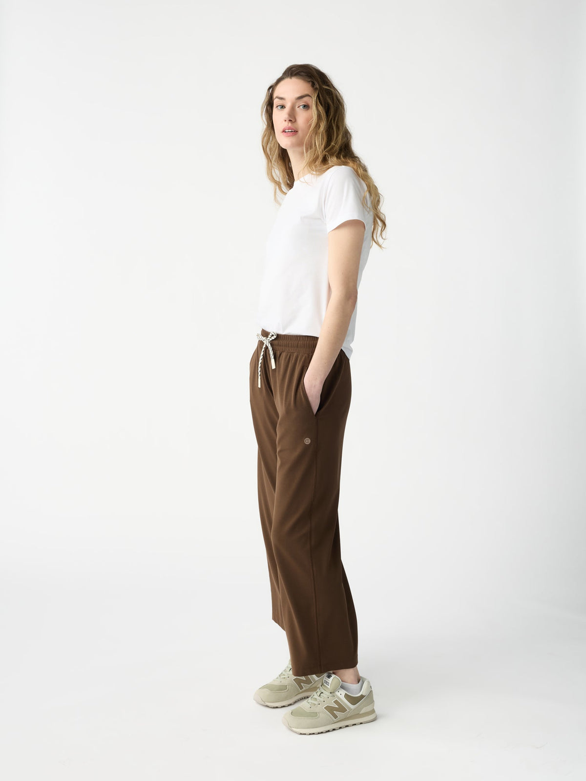 Women's Studio Cropped Wide Leg Pant