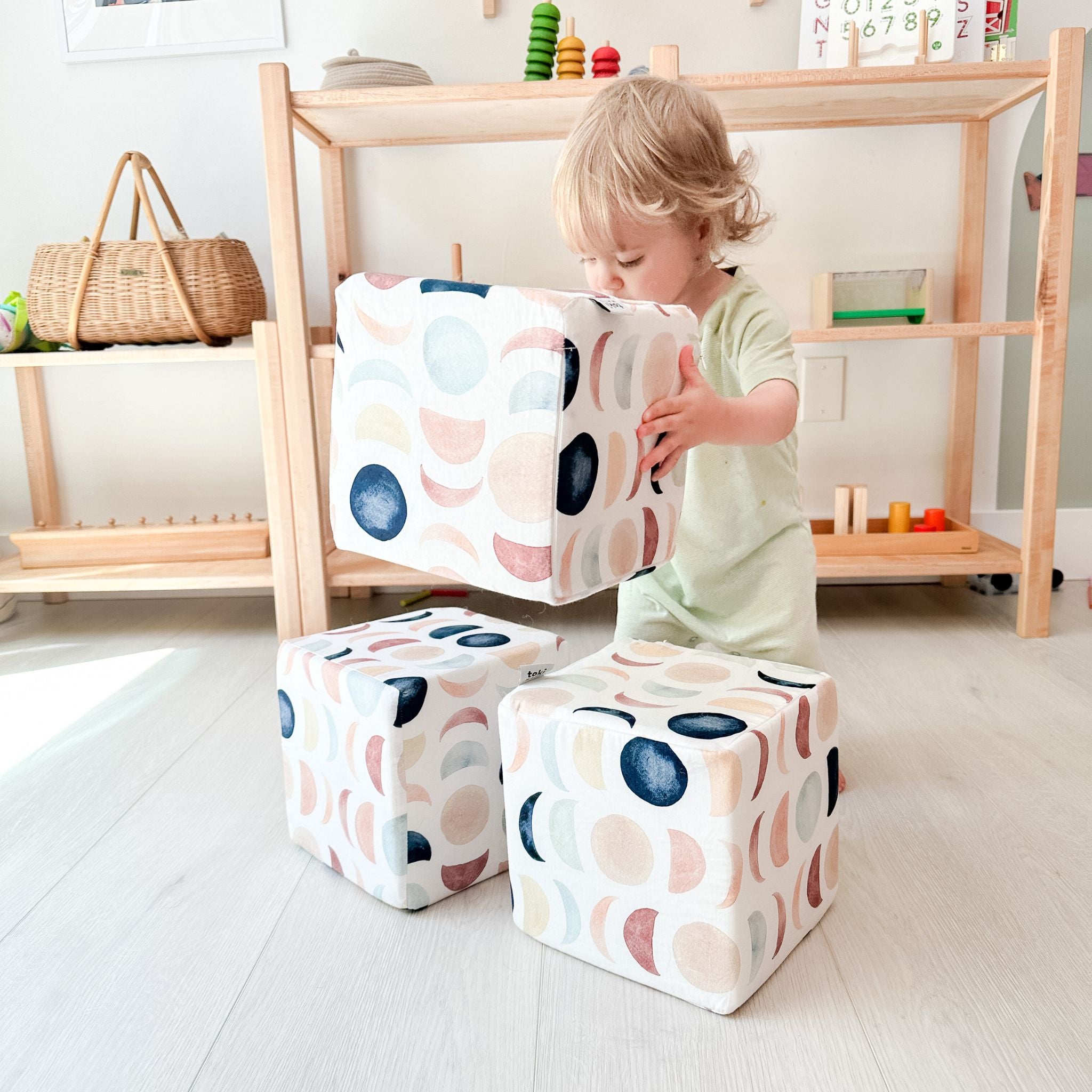 Lunar Phases Play Cube