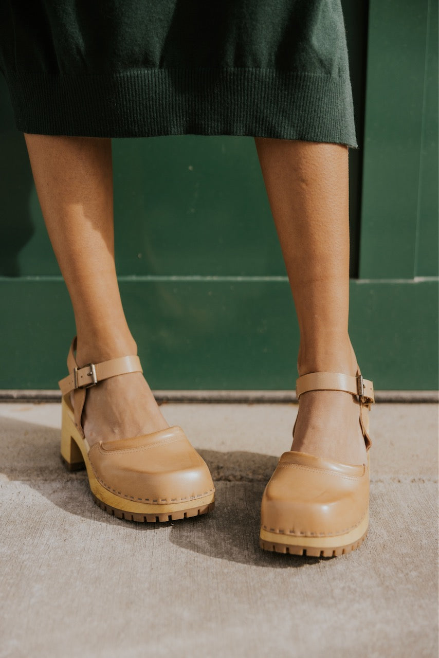 MIA Kaolin Clogs