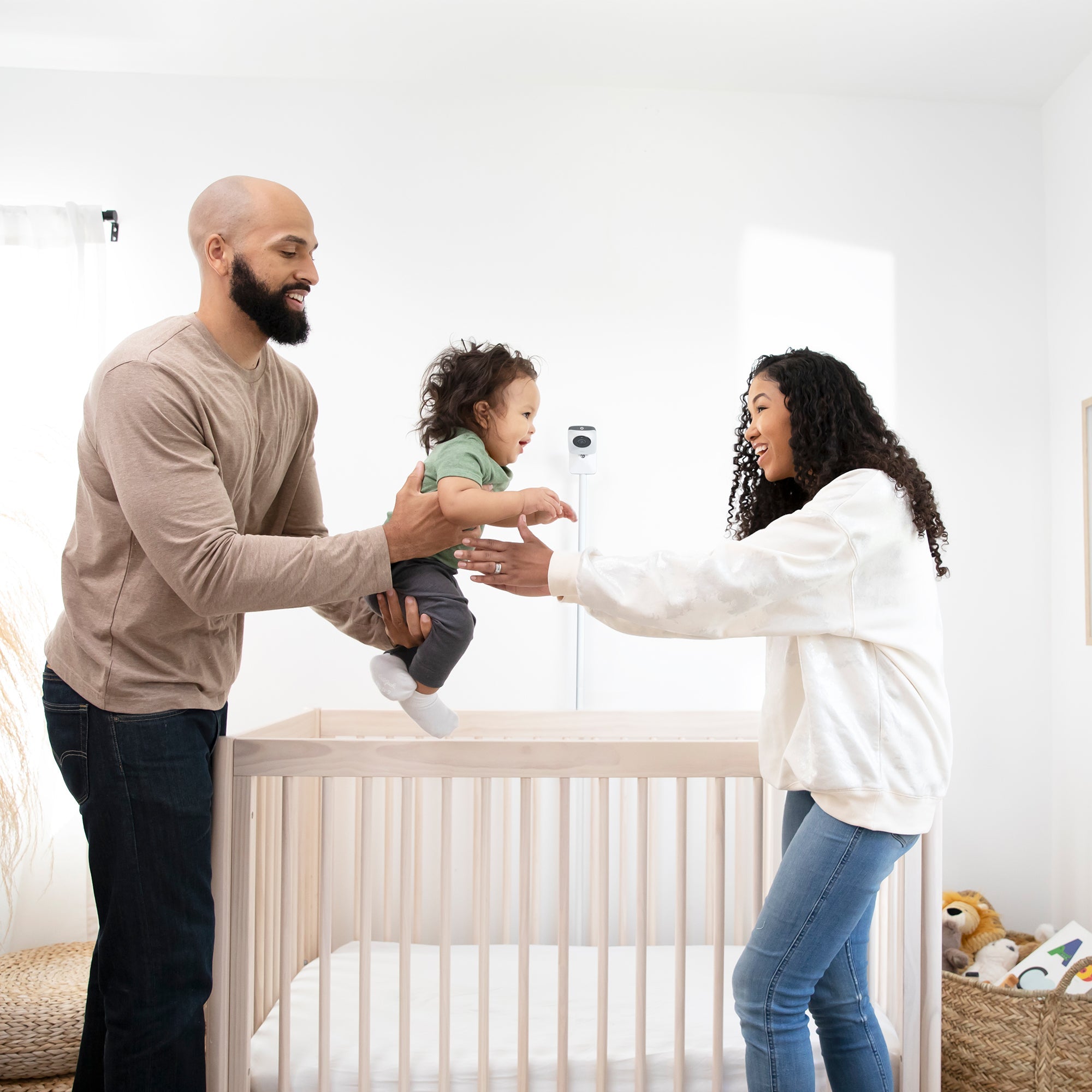 Miku Pro Smart Baby Monitor with Wall Mount Kit