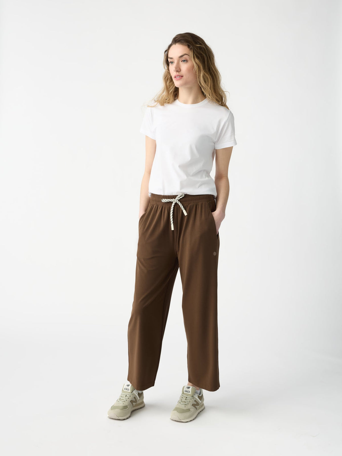 Women's Studio Cropped Wide Leg Pant