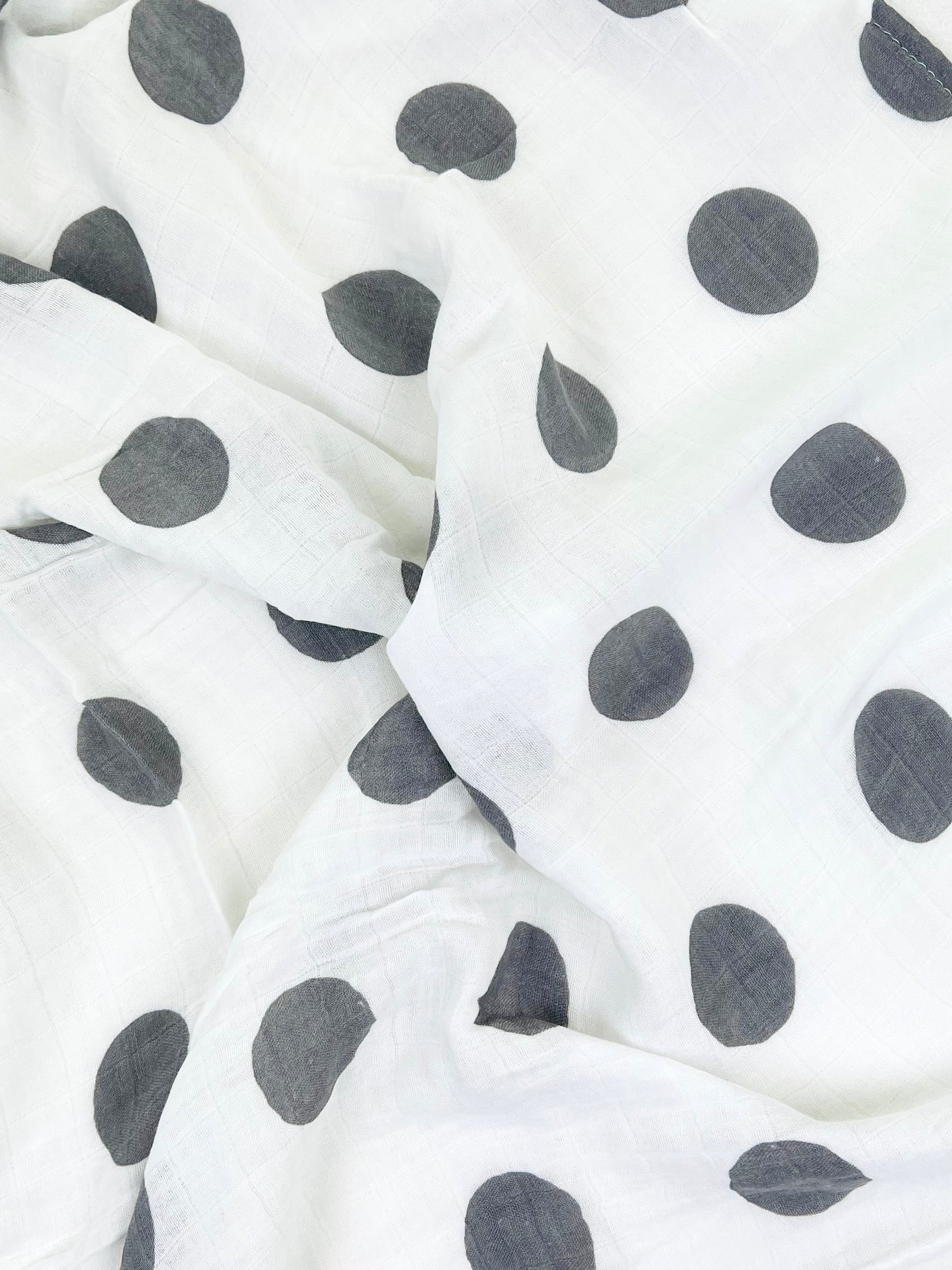 Organic Cotton & Bamboo Swaddle Dots Swaddling Blankets The picnic day   