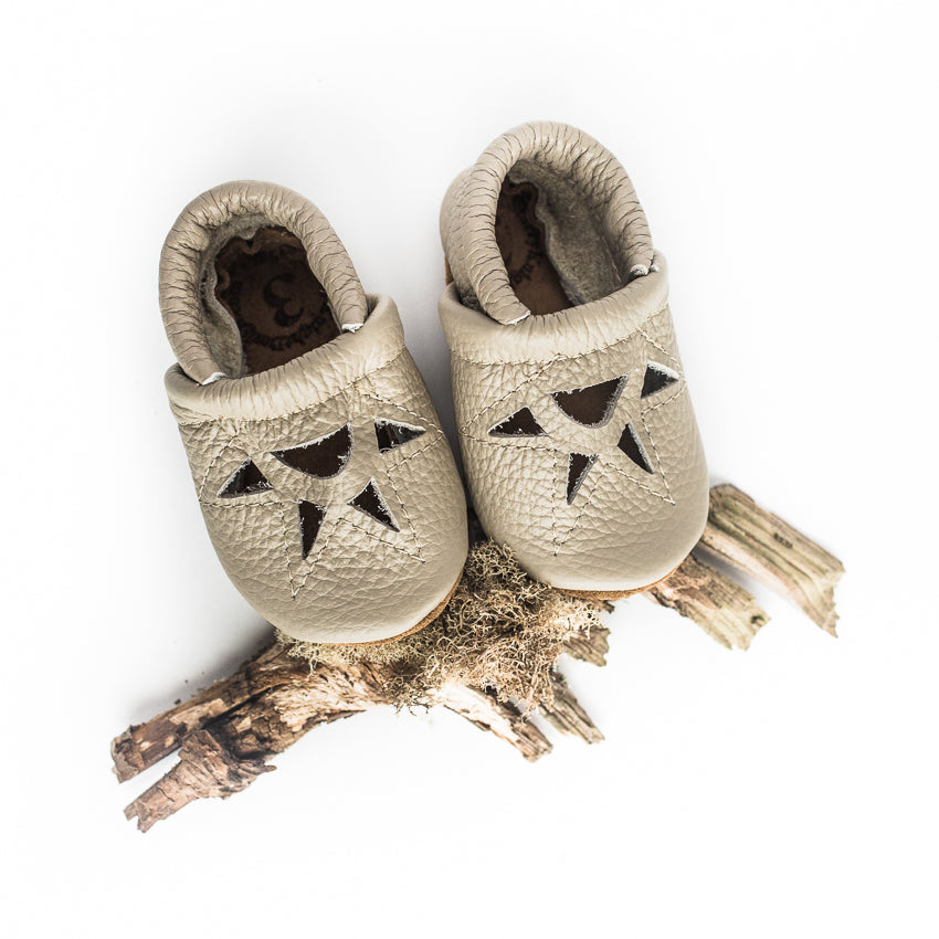 Beige SUNRISE Shoes Baby and Toddler Baby Shoes Starry Knight Design Beige 00 ( tiny) 3.65" 