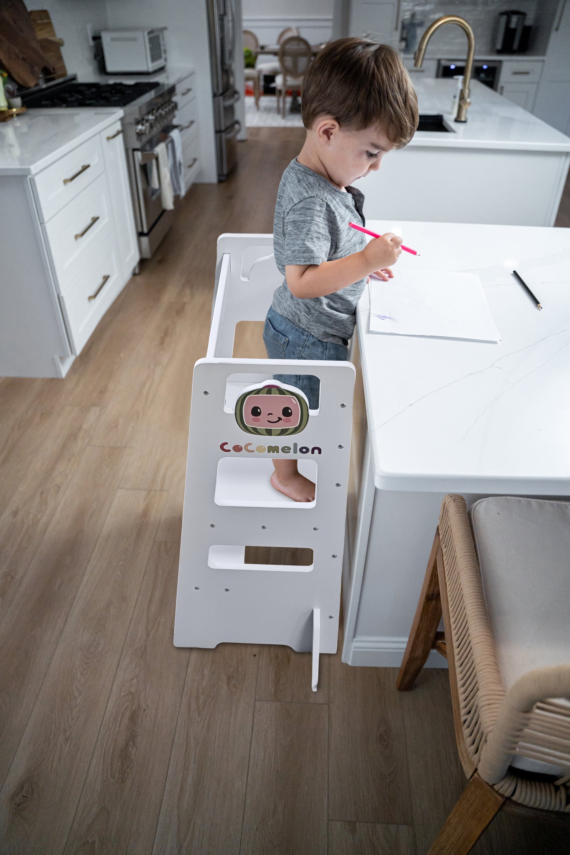 Date CocoMelon - 3 in 1 Kitchen Tower, Step Stool and Chalkboard