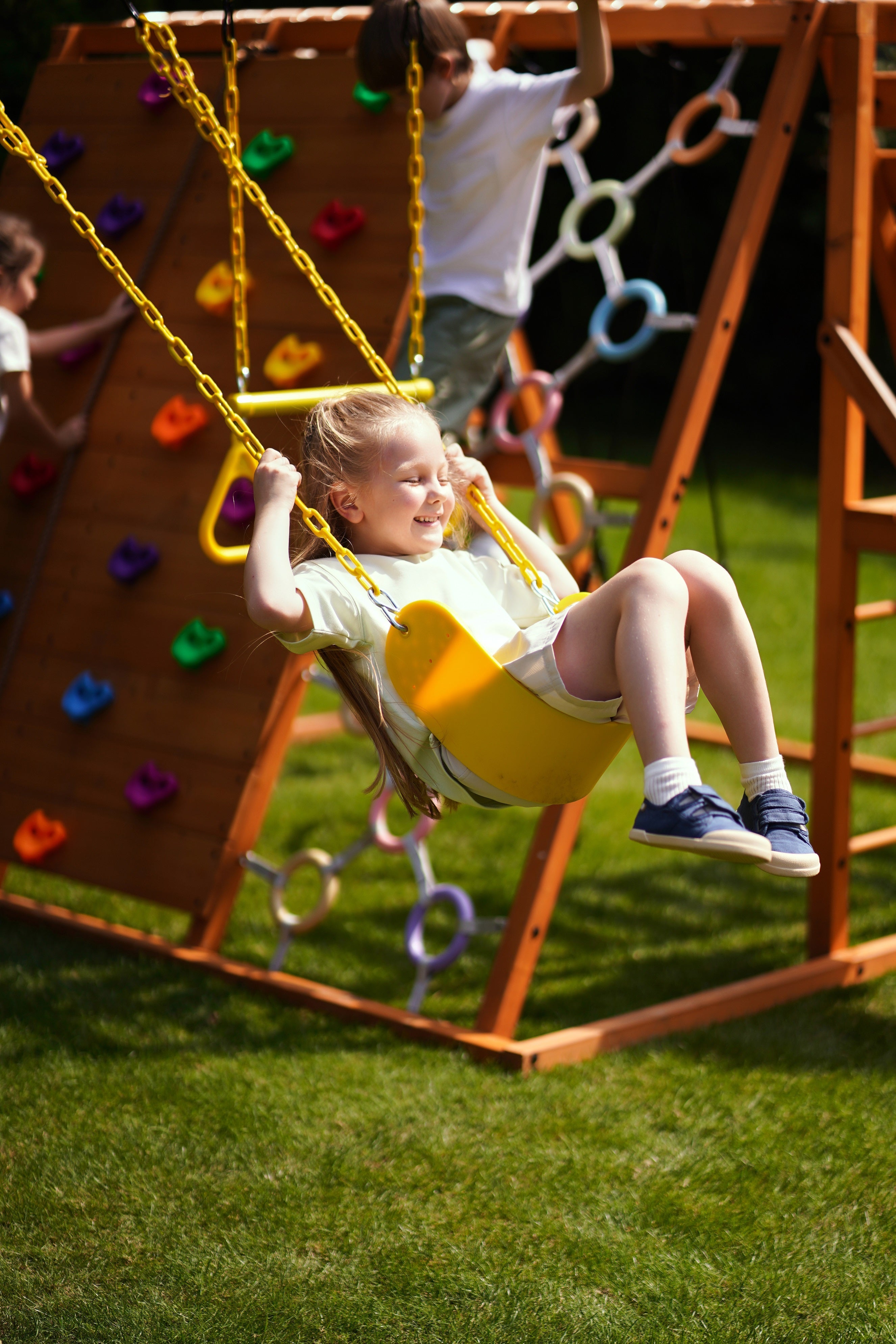 Sycamore - Backyard Ultimate Climbing Set with 2 Swings And Trapeze Bar Outdoor Avenlur.com   