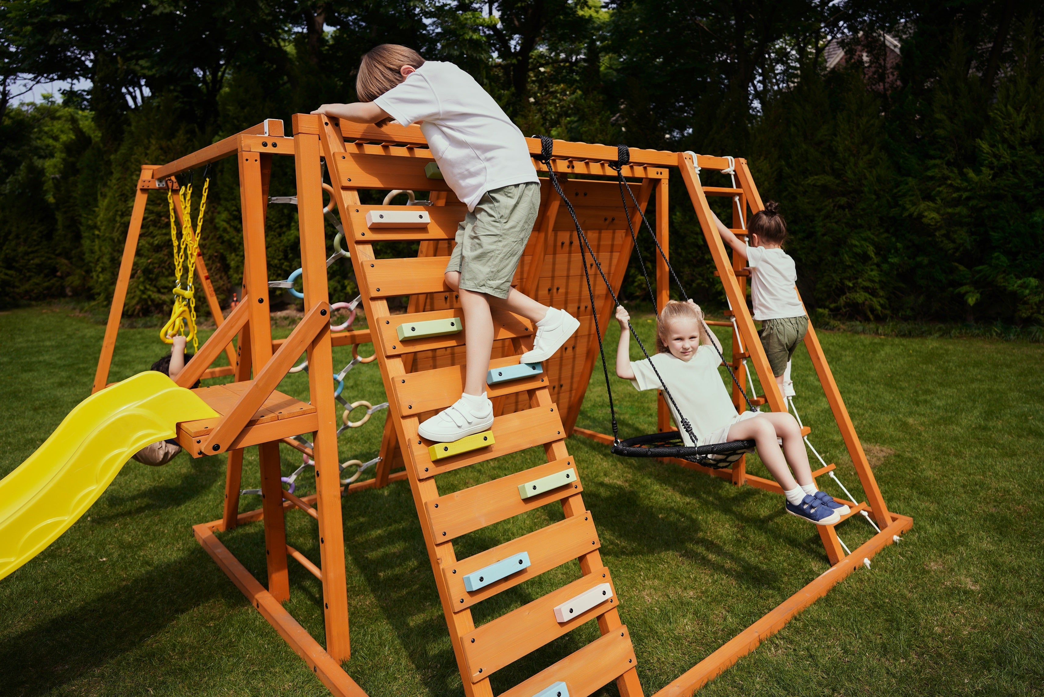 Sycamore - Backyard Ultimate Climbing Set with 2 Swings And Trapeze Bar Outdoor Avenlur.com   