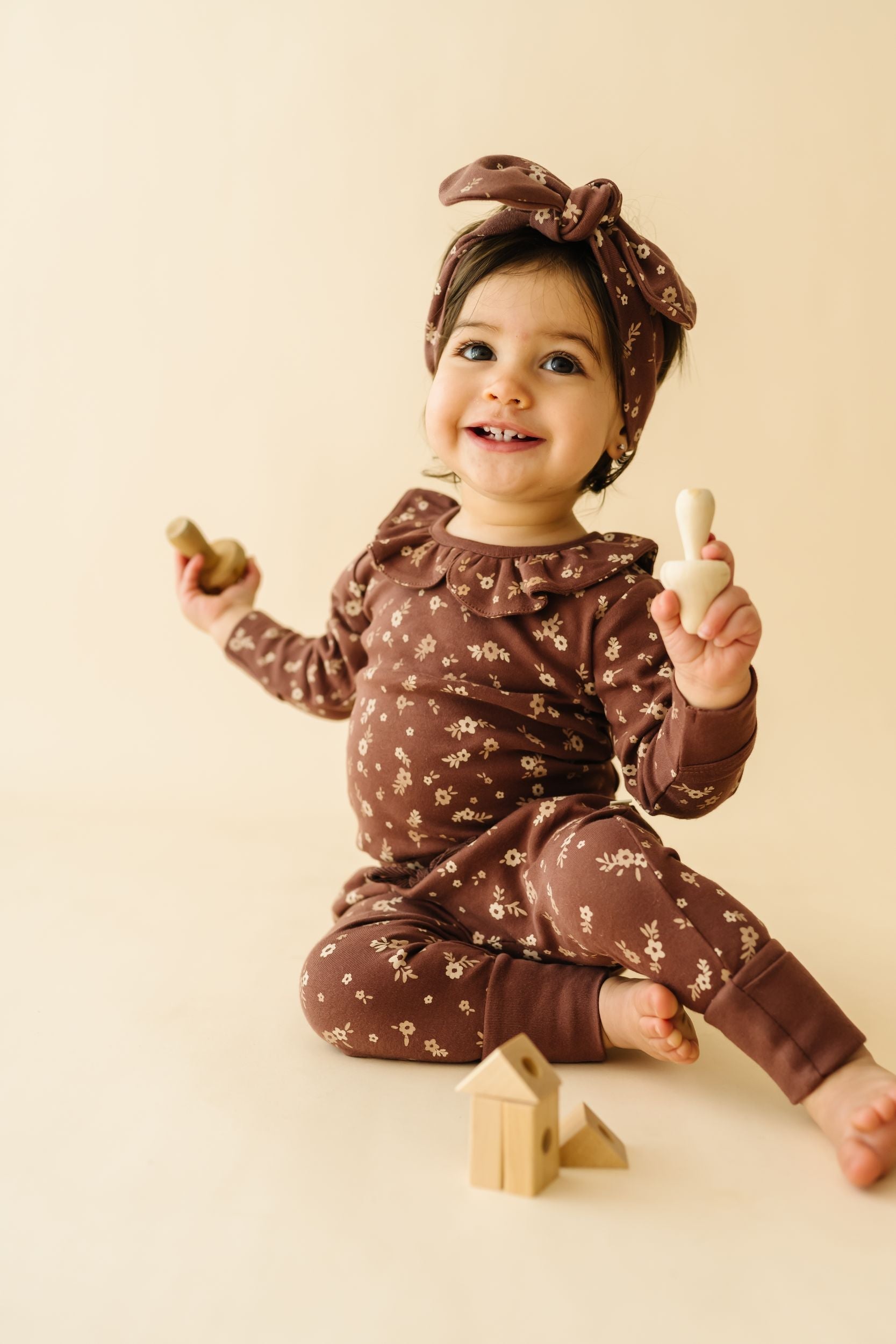 Organic Ruffle Onesie & Pants Set - Winter Bloom