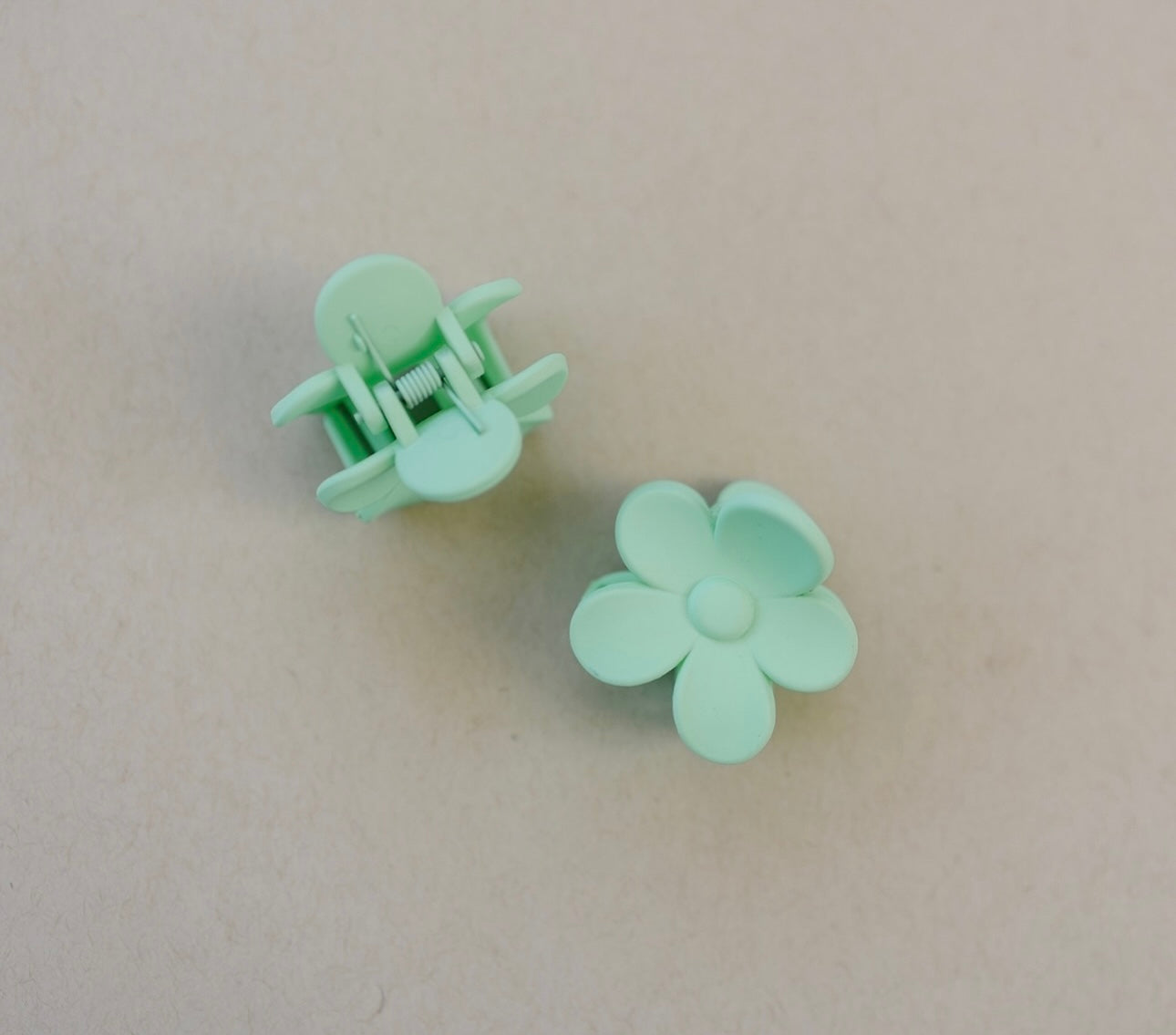 Mini Mint Daisy Claw Clip Set