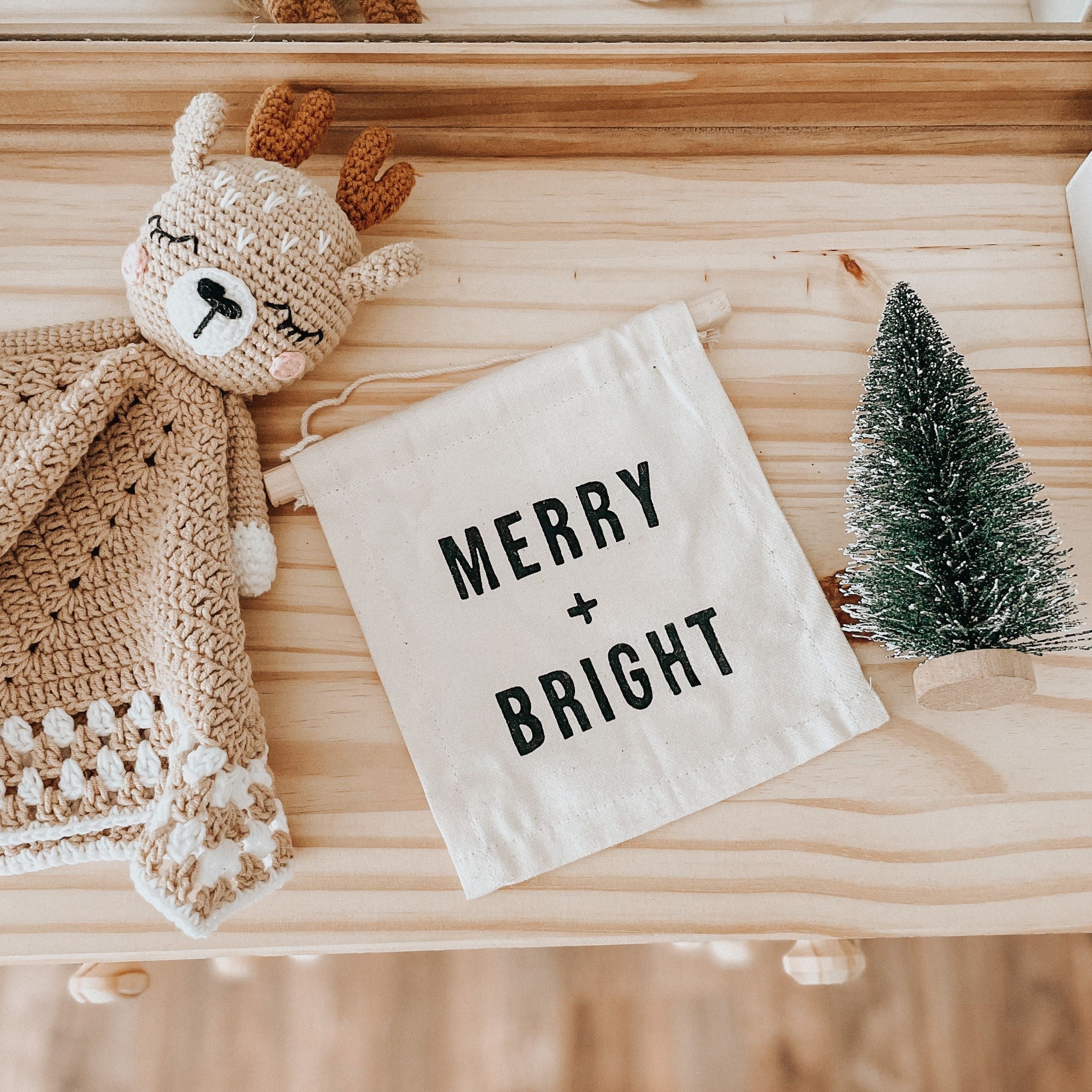 merry + bright hang sign