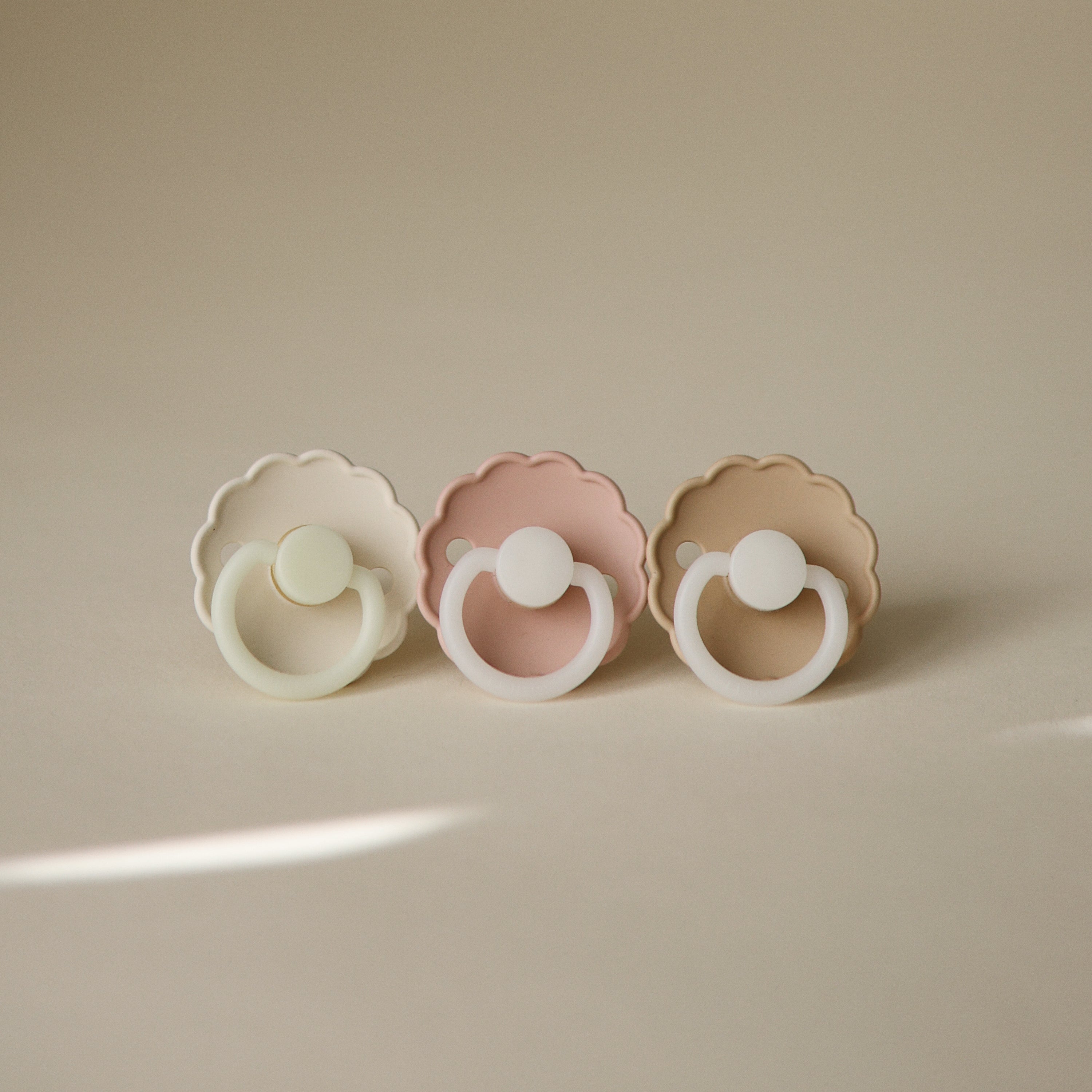 FRIGG Daisy Night Silicone Pacifier 2-Pack