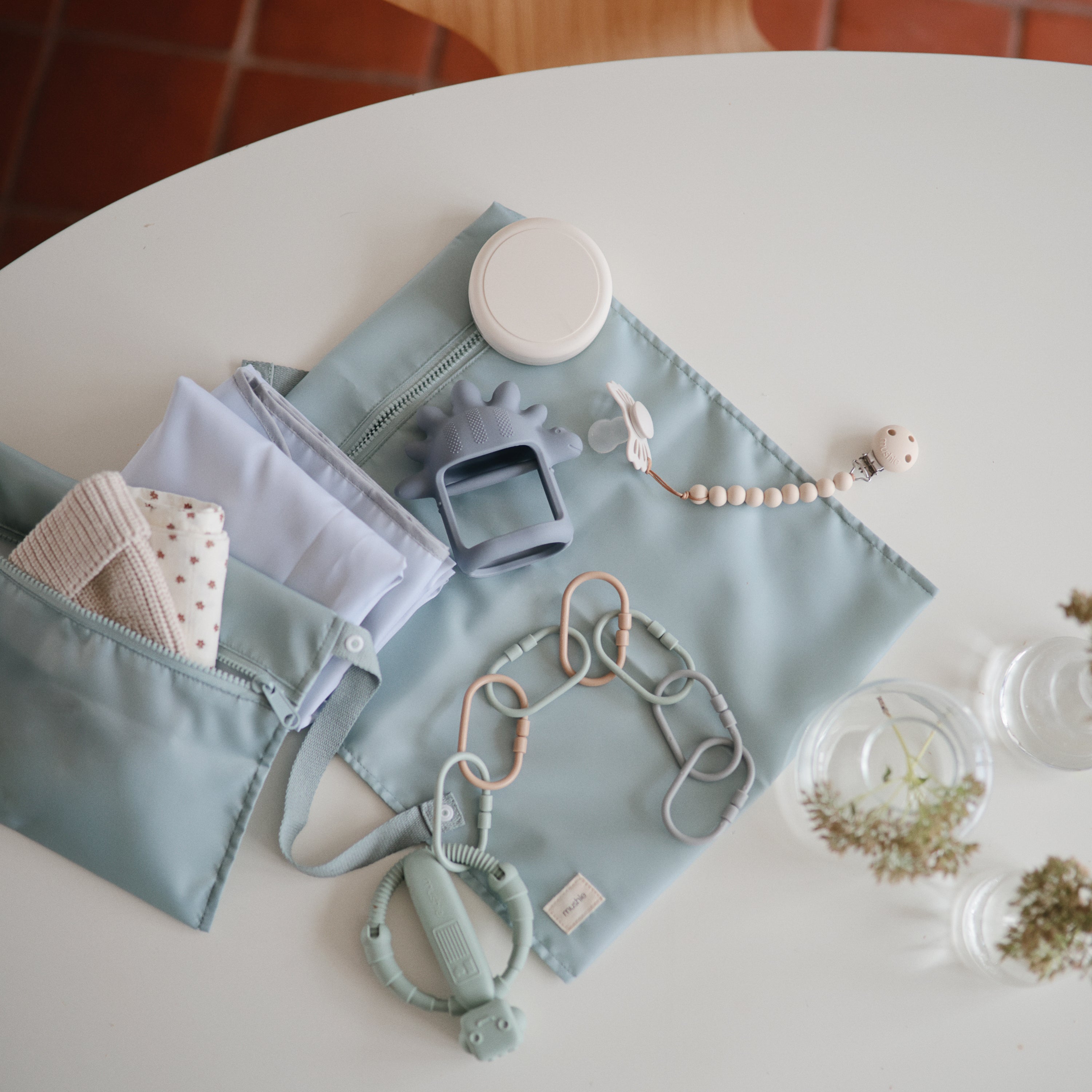 FRIGG Baby's First Pacifier Floral Heart (Cream) 4-Pack