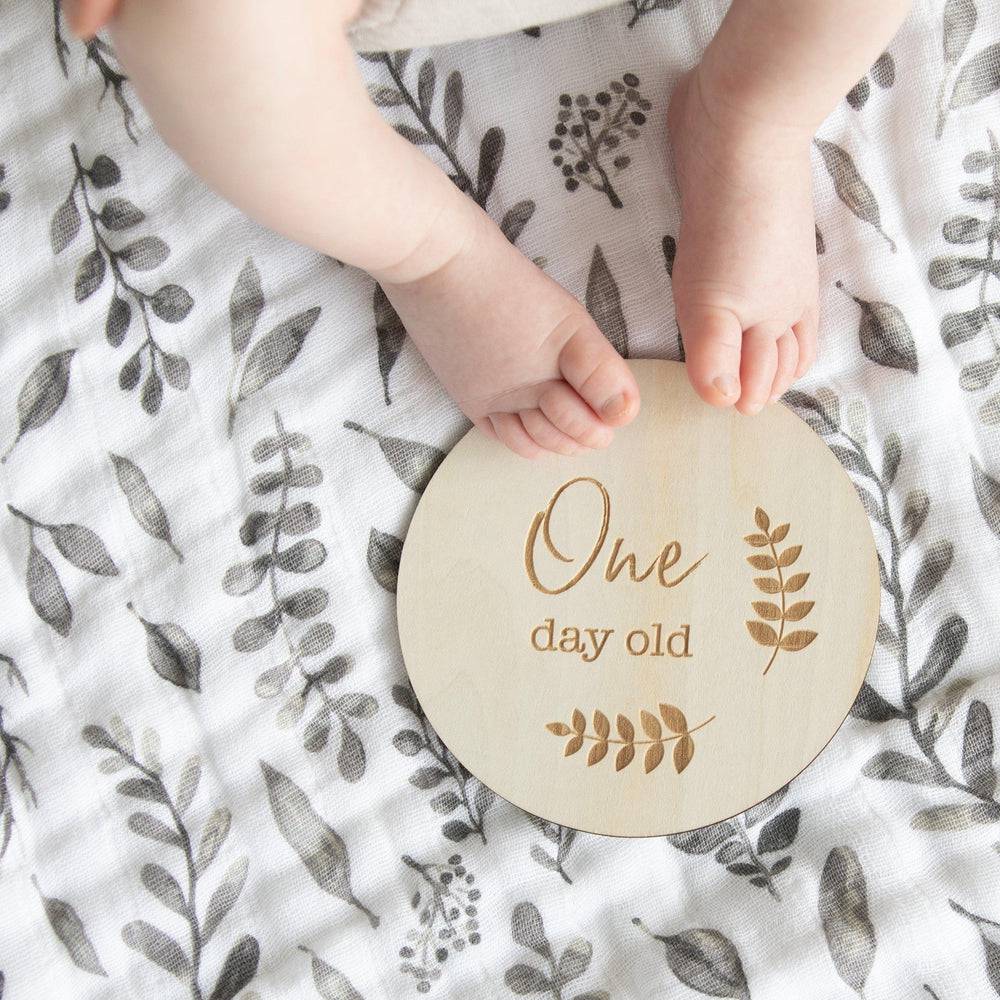 One Day Old Milestone Moments Disc Milestone Moments Bebe au Lait   