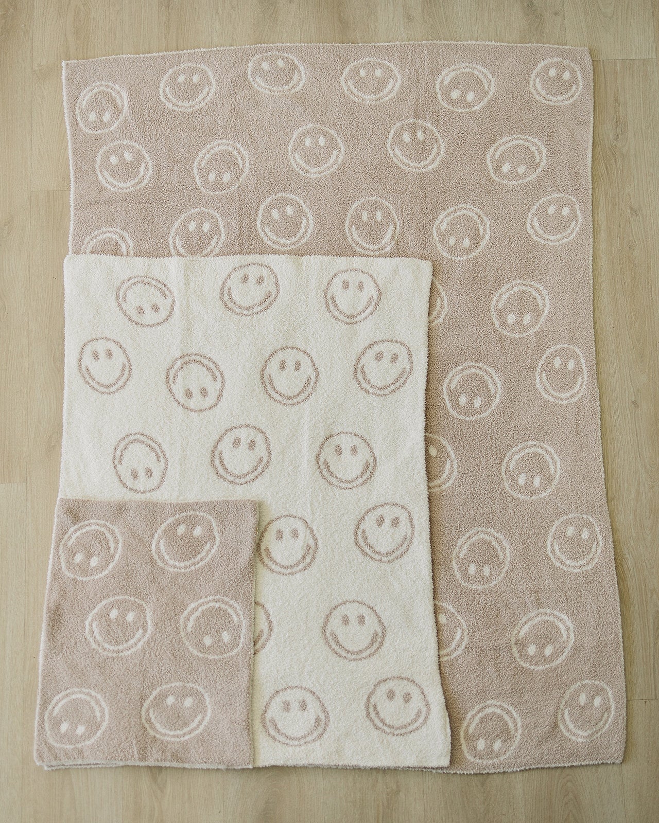 Smiley Taupe Plush Blanket  Mebie Baby   