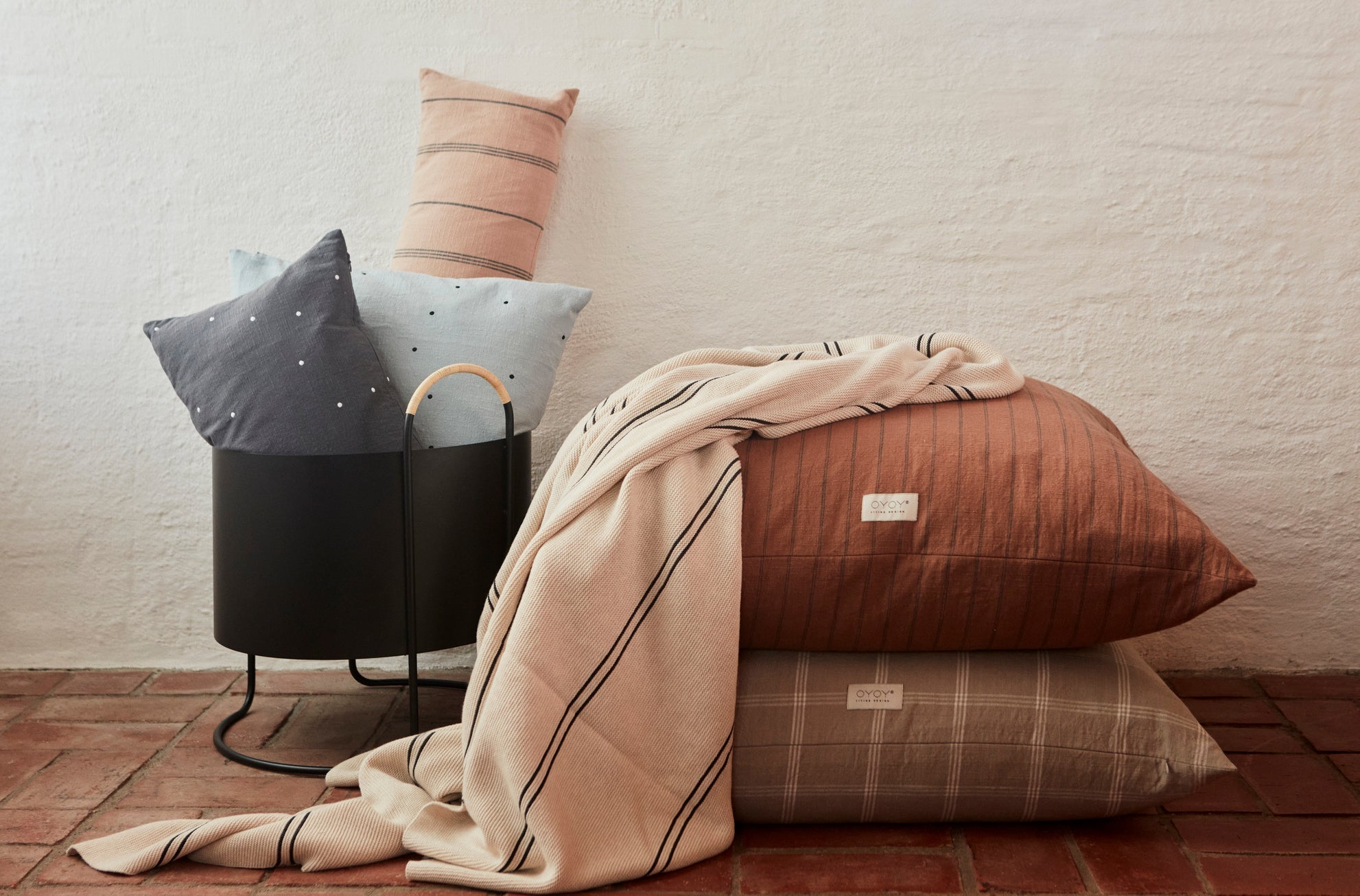 Rivi Living Blanket - Offwhite / Black