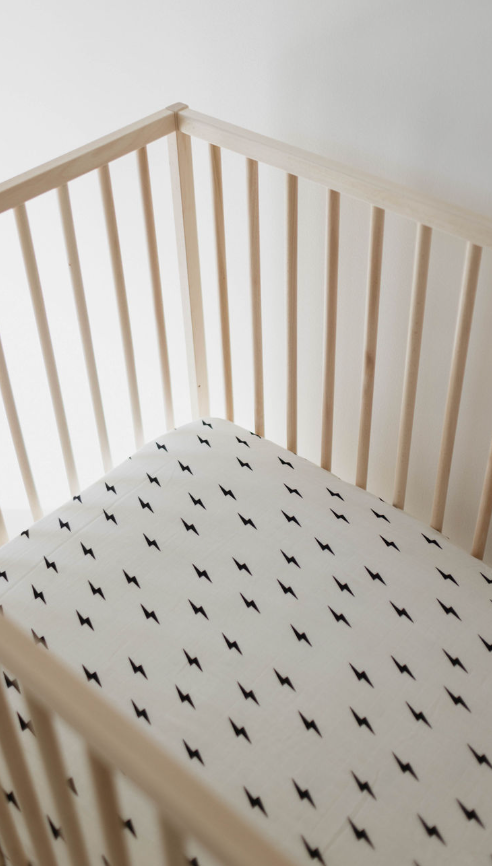 Muslin Crib Sheet | White & Black Lightning Bolt