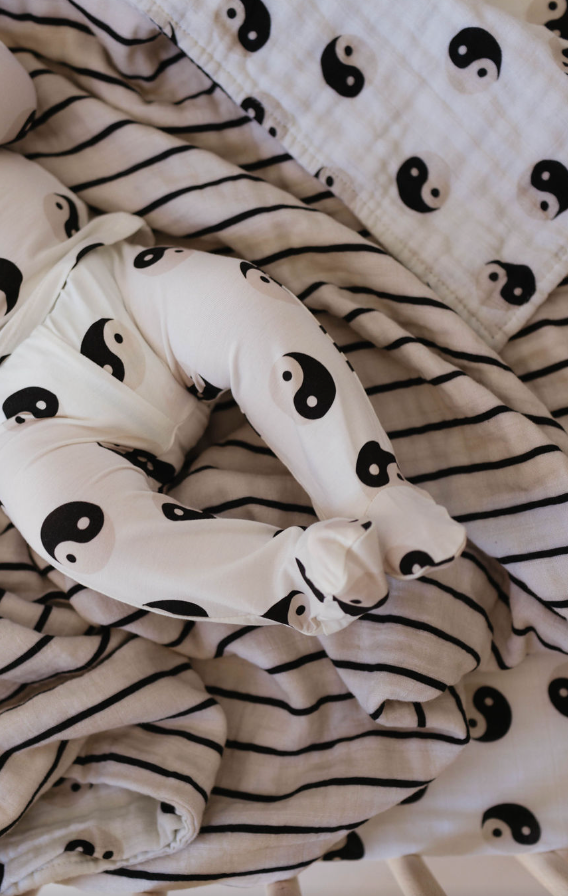 Muslin Quilt | Black & White Yin Yang / Stripe