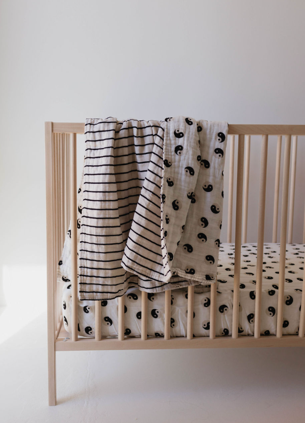 Muslin Quilt | Black & White Yin Yang / Stripe