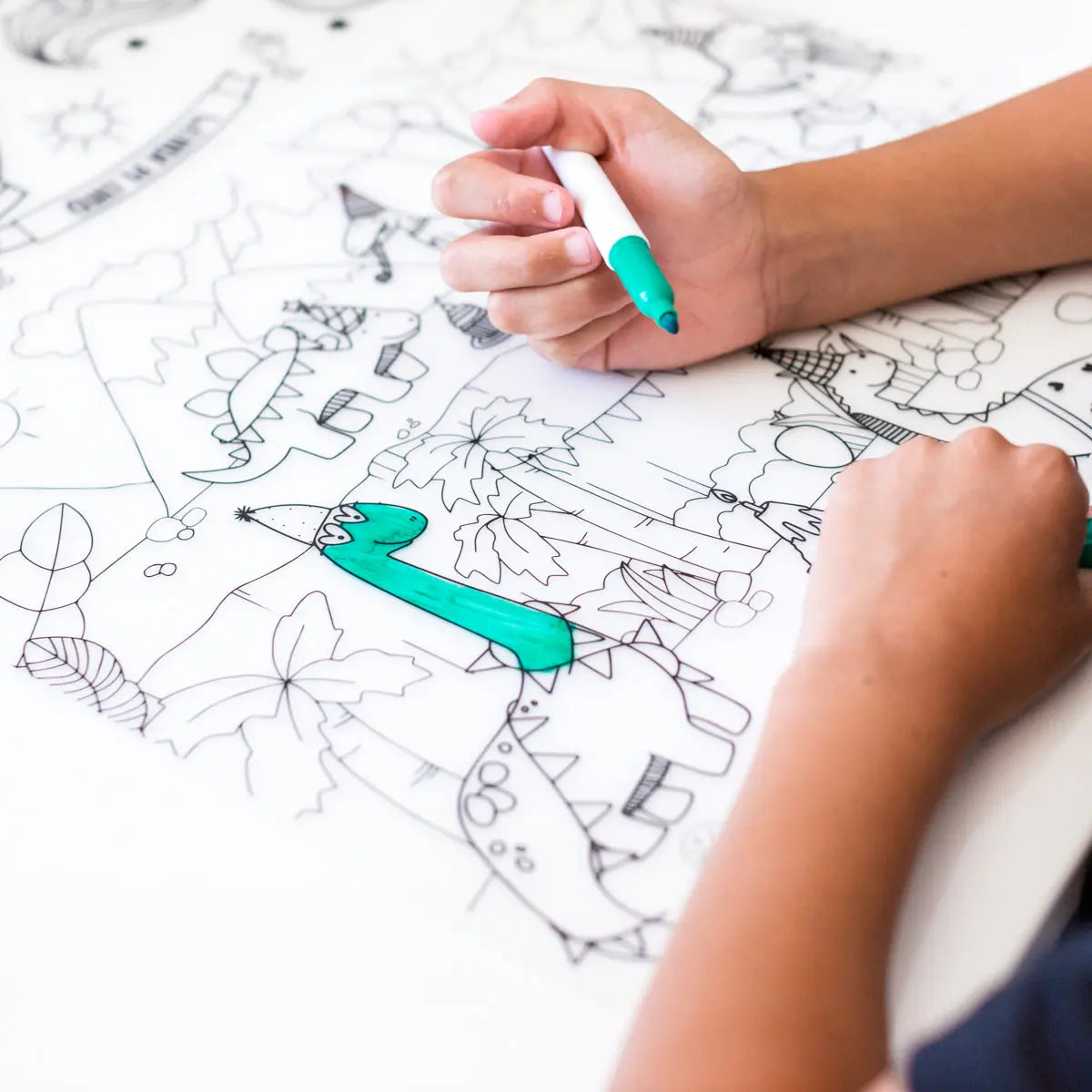 Silicone Reusable Coloring Mat & Markers Set - Dinos Party